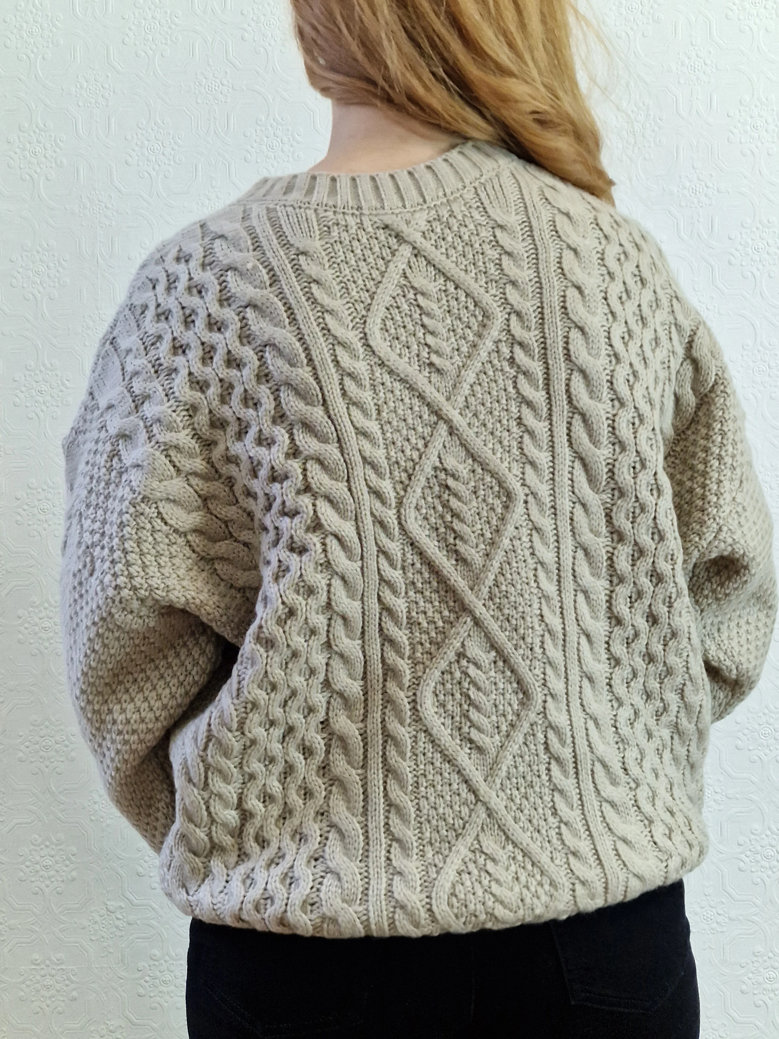 Vintage 90s Beige Grey Cable Knit Aran Jumper with Split Crew Neck - L - Image 7