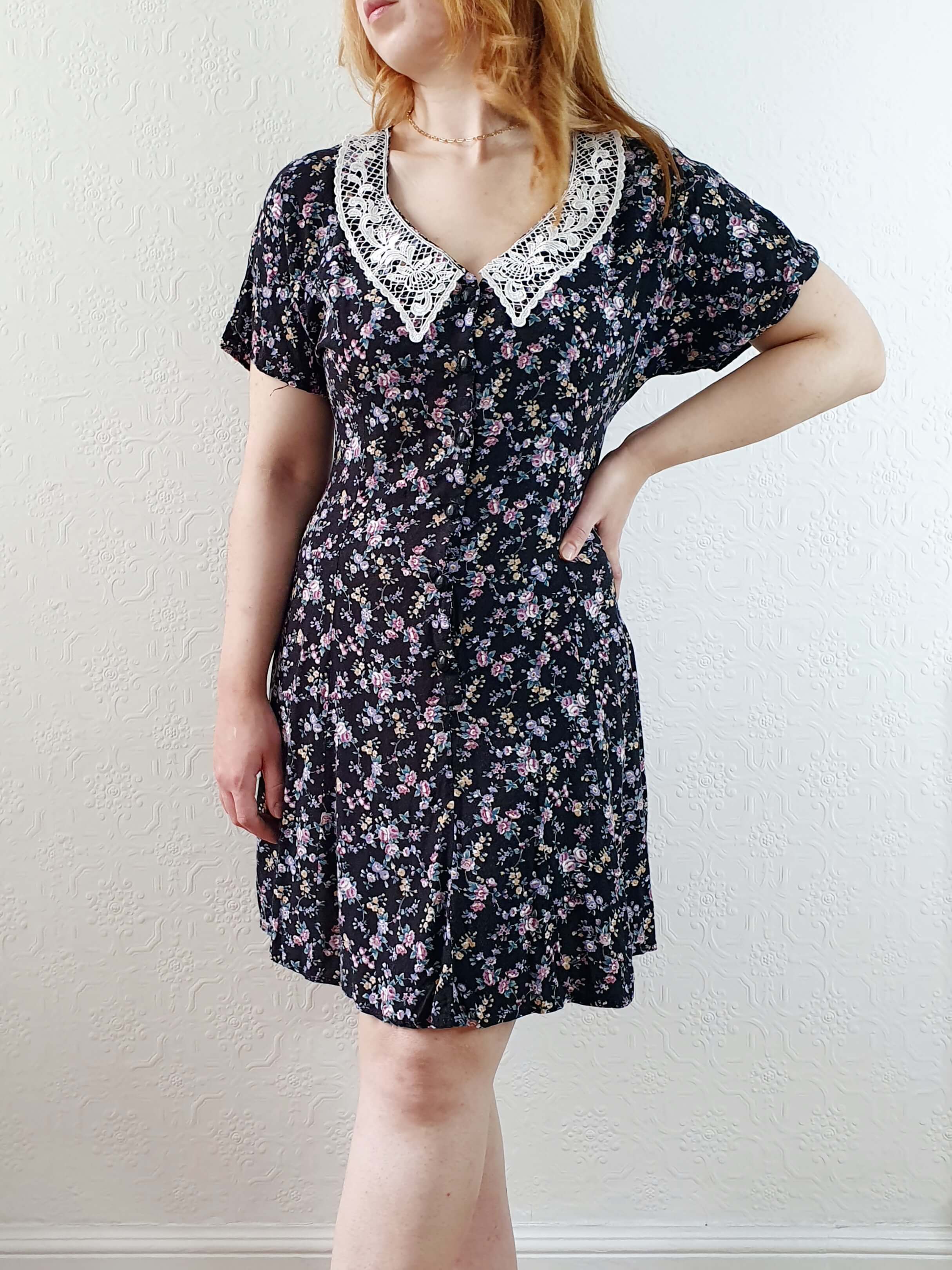 Vintage 90s Black Ditsy Floral Short Sleeve Dress with Lace Collar - S/M