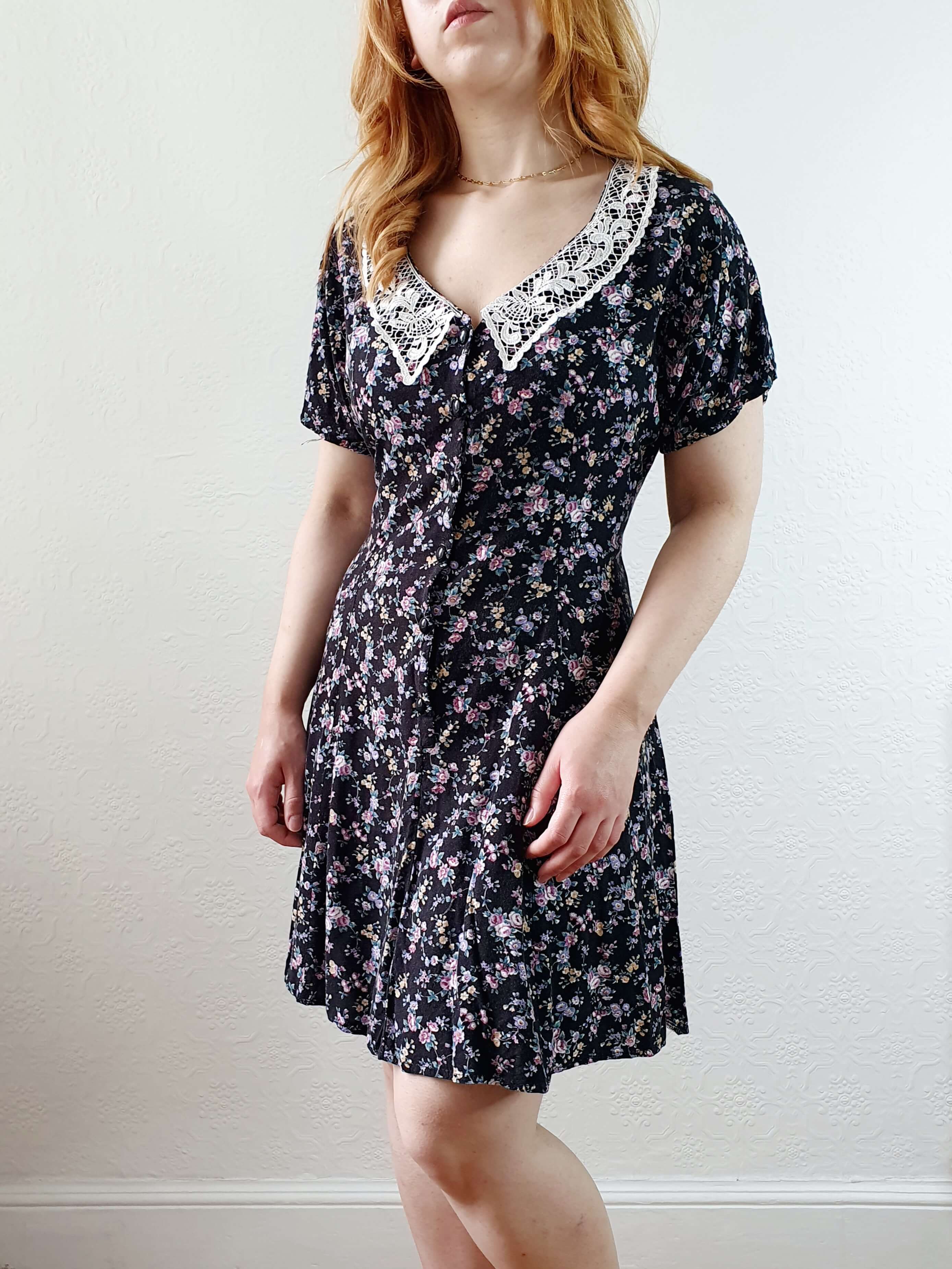 Vintage 90s Black Ditsy Floral Short Sleeve Dress with Lace Collar - S/M - Image 4