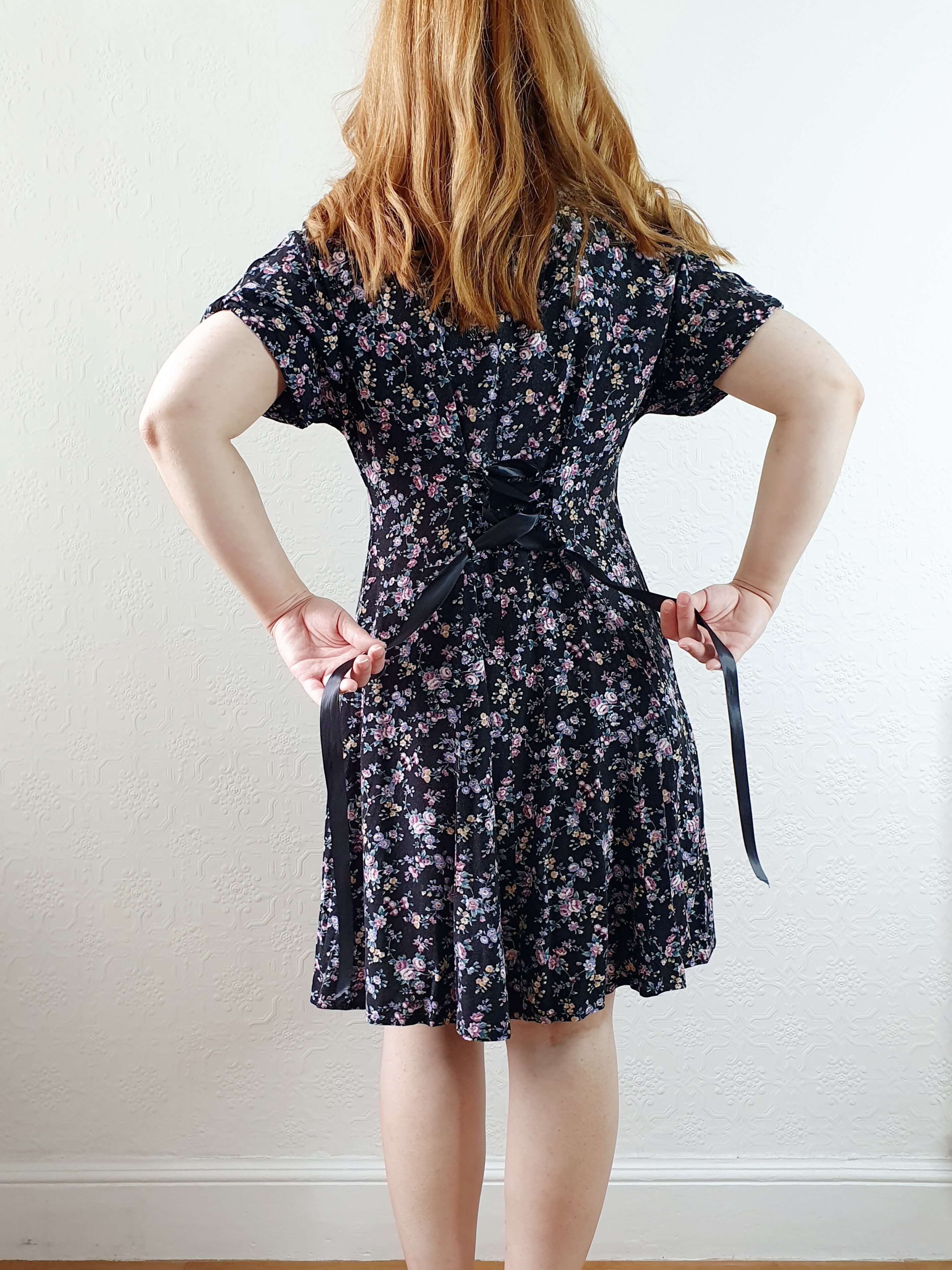 Vintage 90s Black Ditsy Floral Short Sleeve Dress with Lace Collar - S/M - Image 7