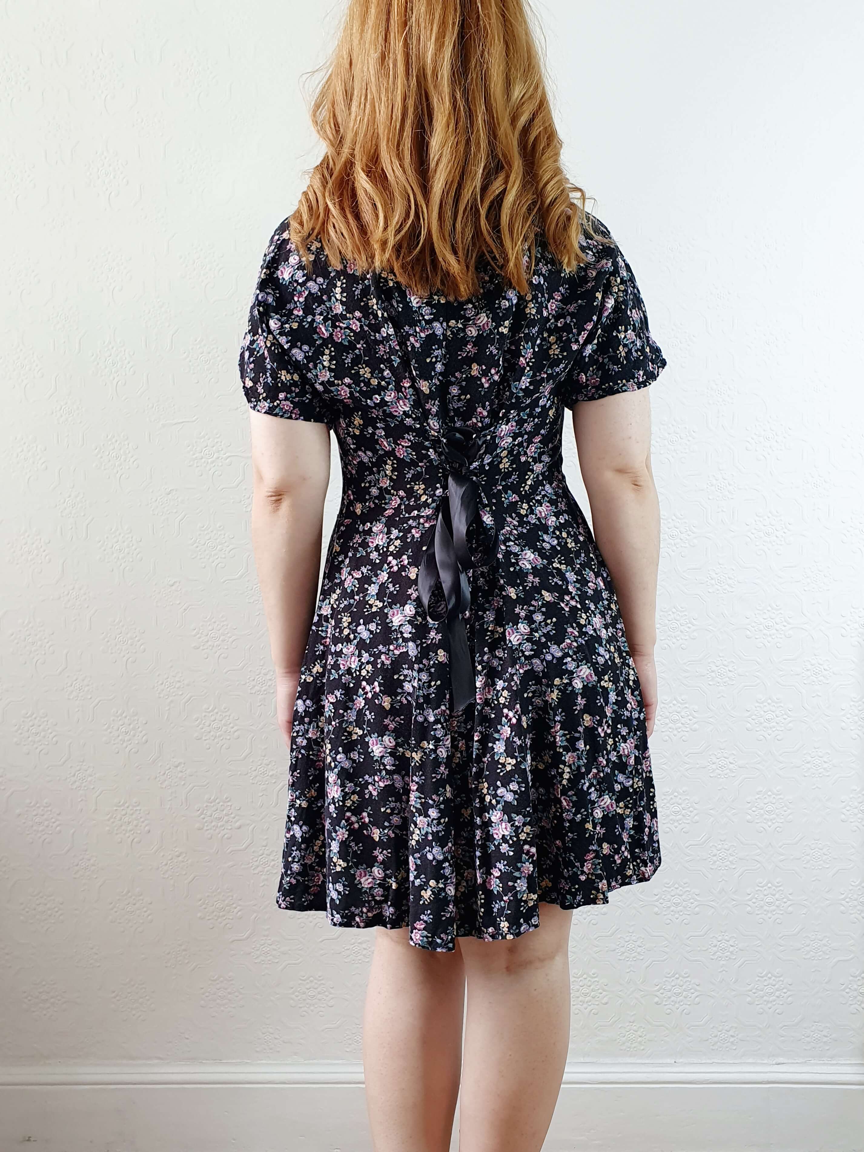 Vintage 90s Black Ditsy Floral Short Sleeve Dress with Lace Collar - S/M - Image 8