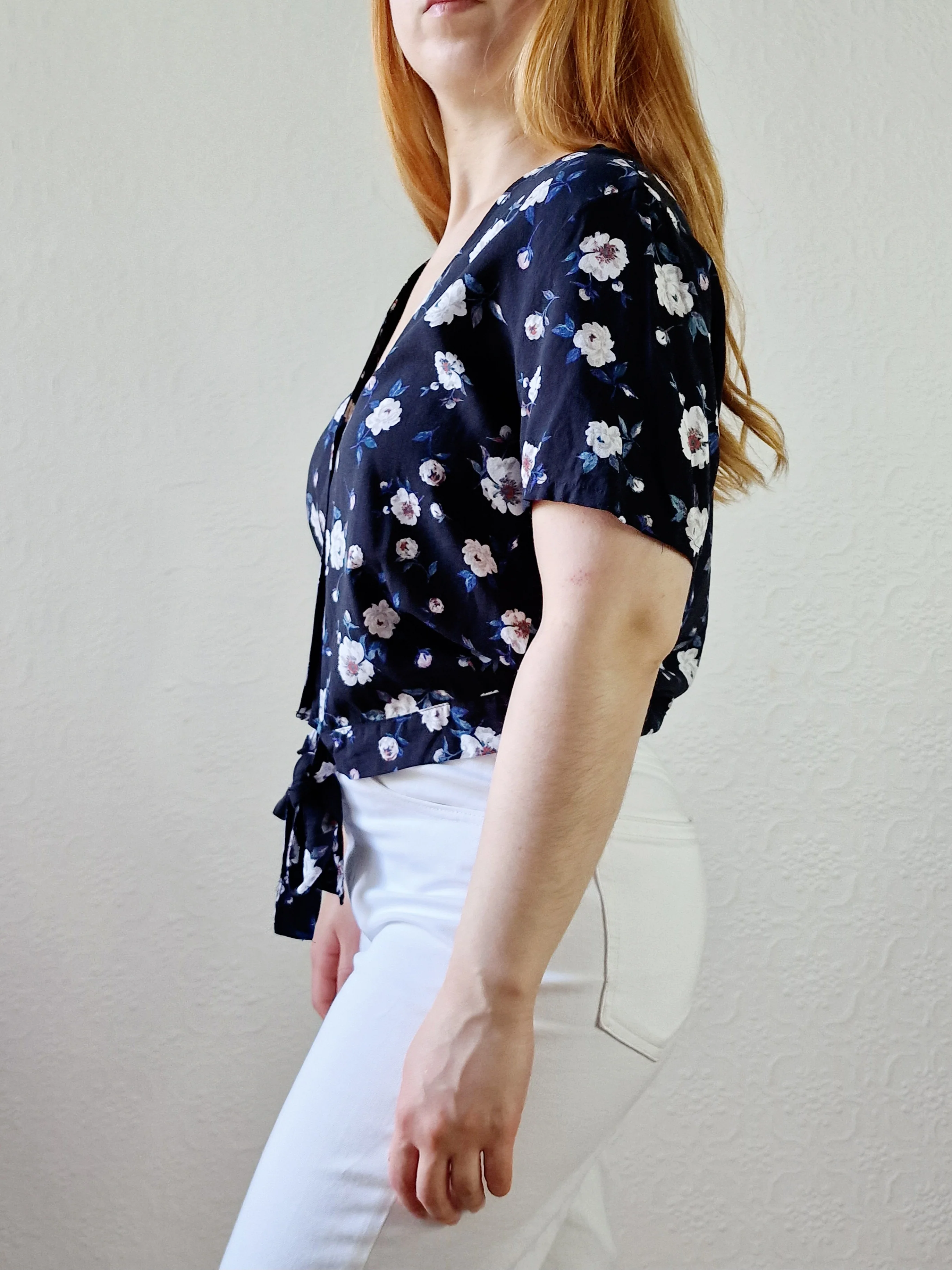 Vintage 90s Black Floral Cropped Blouse Top with Ties - M - Image 2