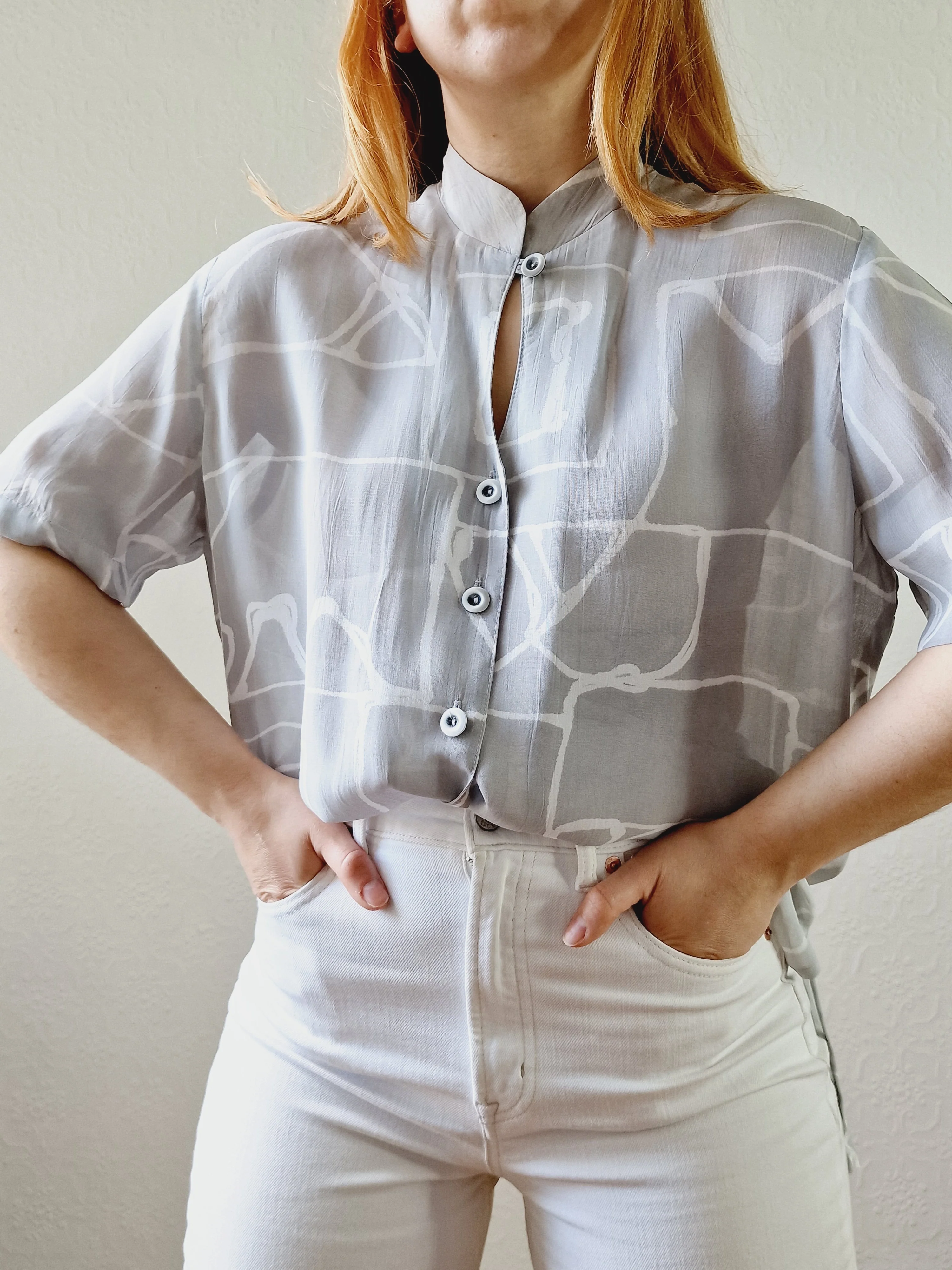 Vintage 90s Light Grey Short Sleeve Blouse with an Abstract Print - M - Image 3