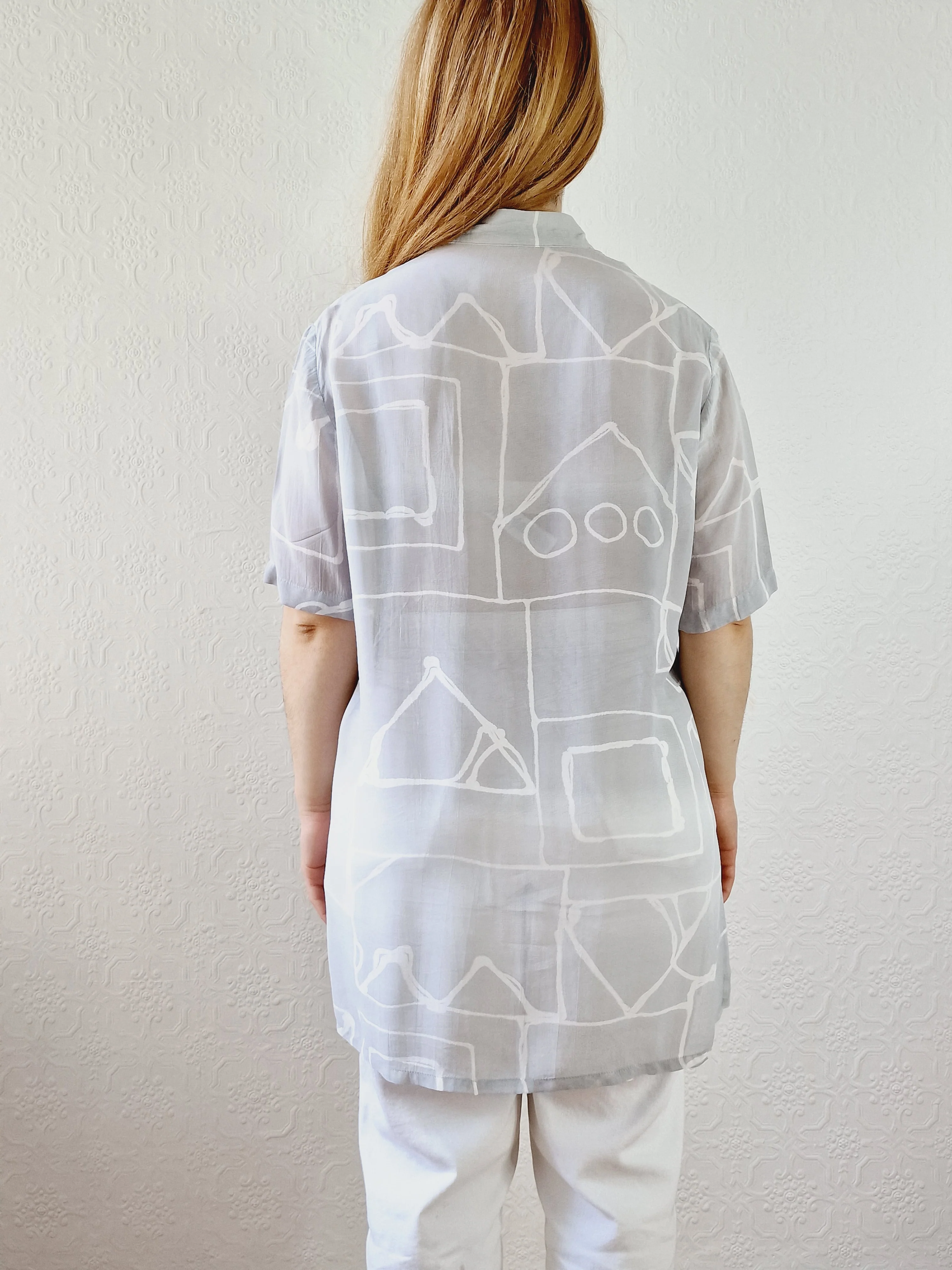 Vintage 90s Light Grey Short Sleeve Blouse with an Abstract Print - M - Image 5