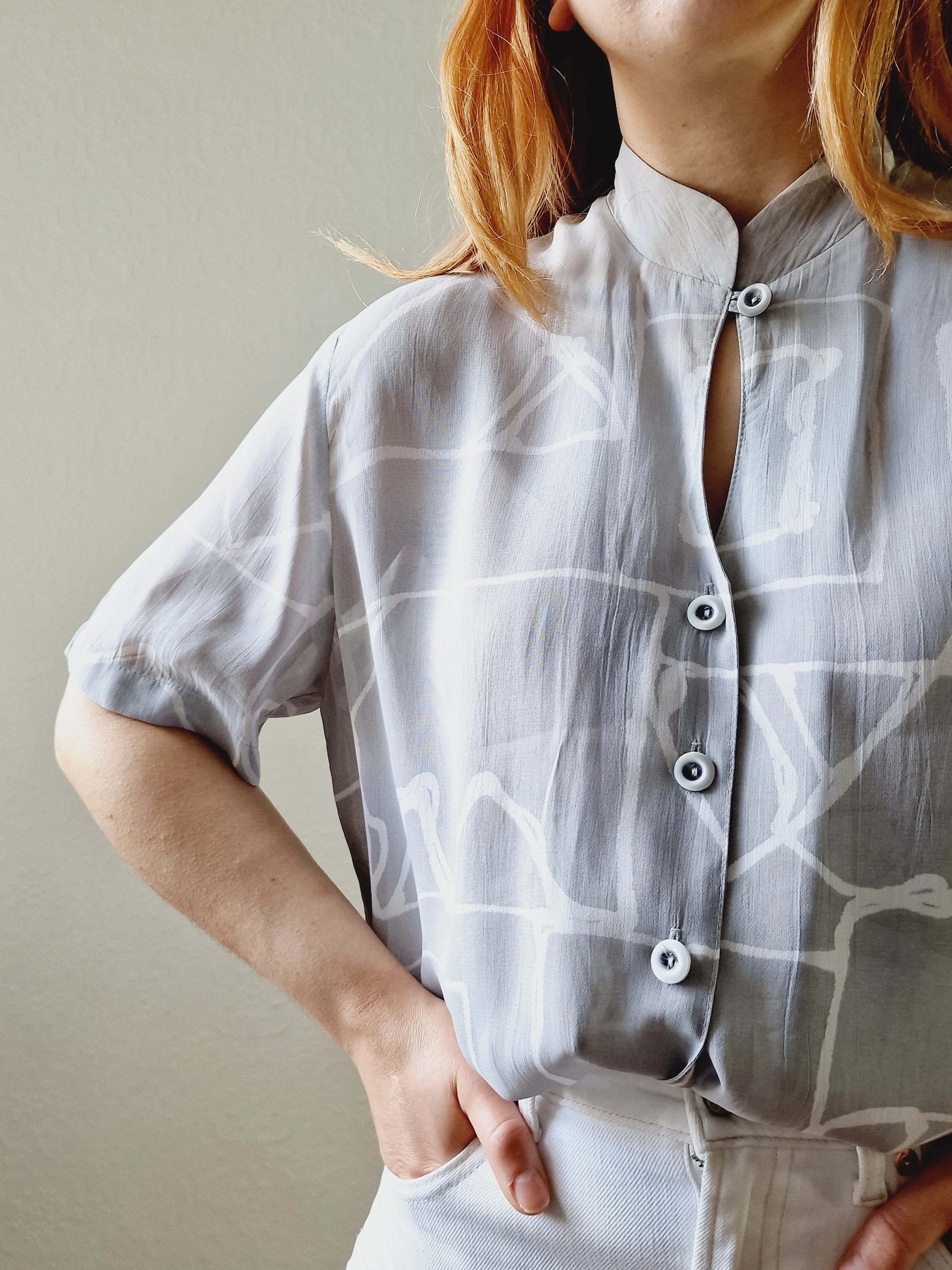 Vintage 90s Light Grey Short Sleeve Blouse with an Abstract Print - M - Image 7