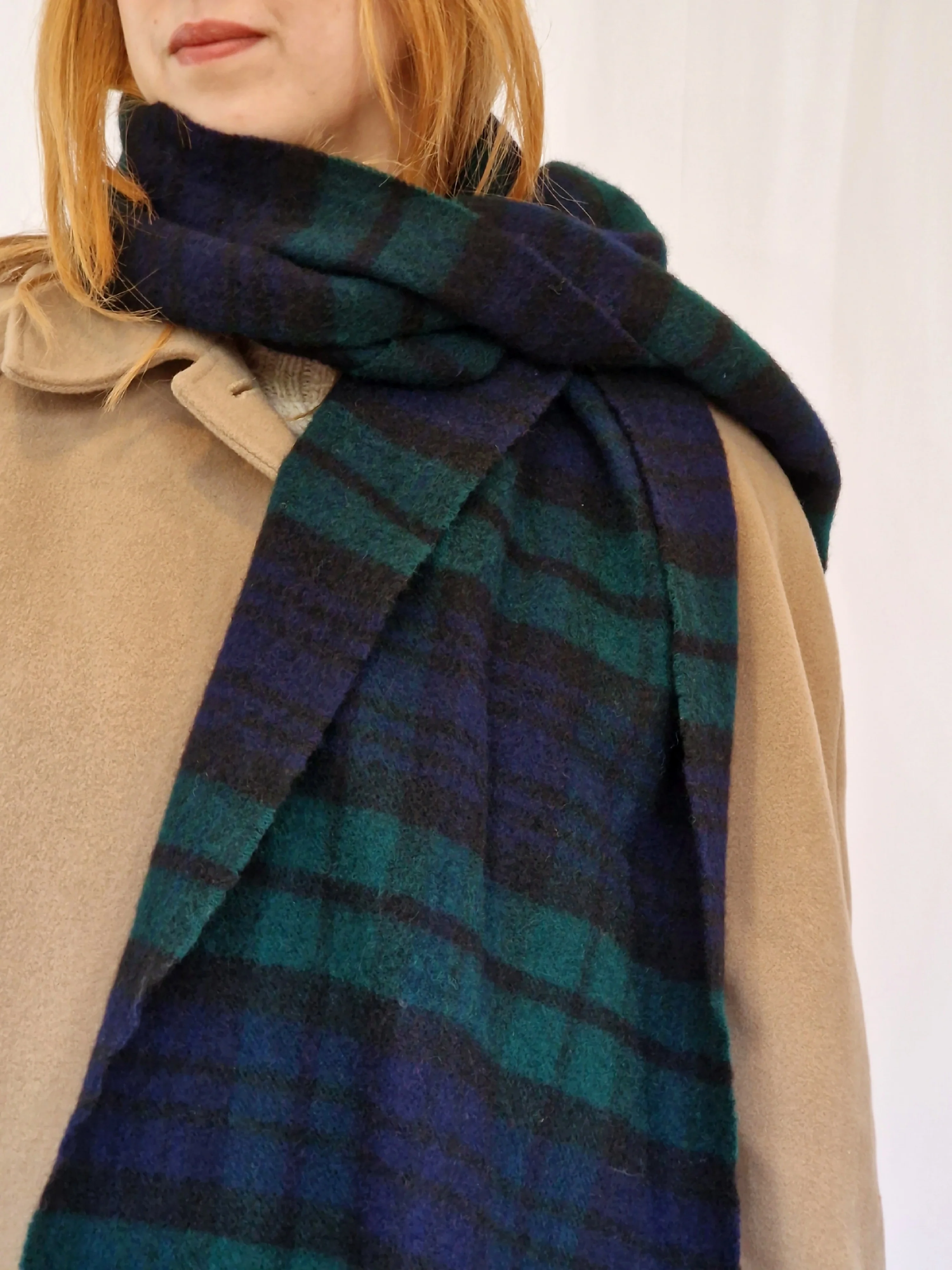 Vintage Johnstons of Elgin 100% Lambswool Wide Scarf in Black Watch - Image 3