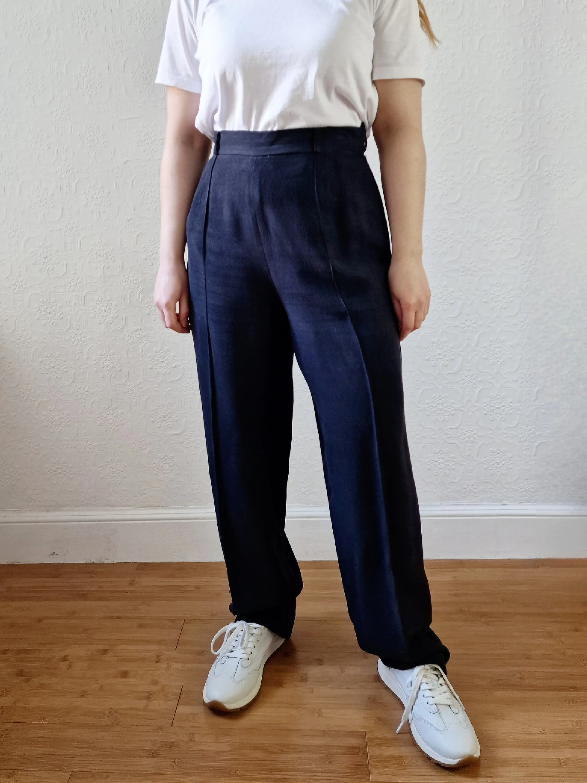 Vintage Black 100% Silk High Waisted Wide Leg Pleated Trousers - L