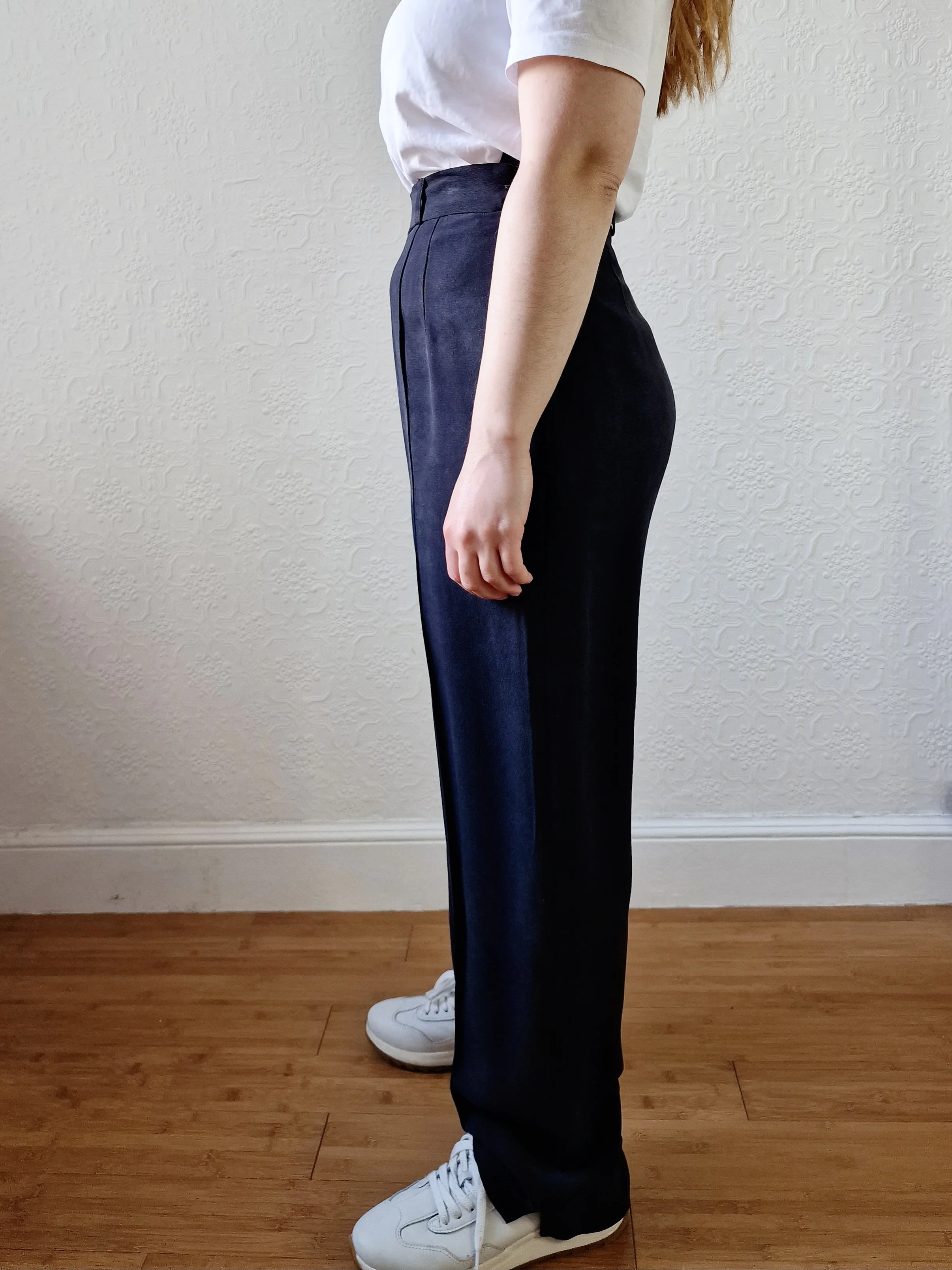 Vintage Black 100% Silk High Waisted Wide Leg Pleated Trousers - L - Image 4