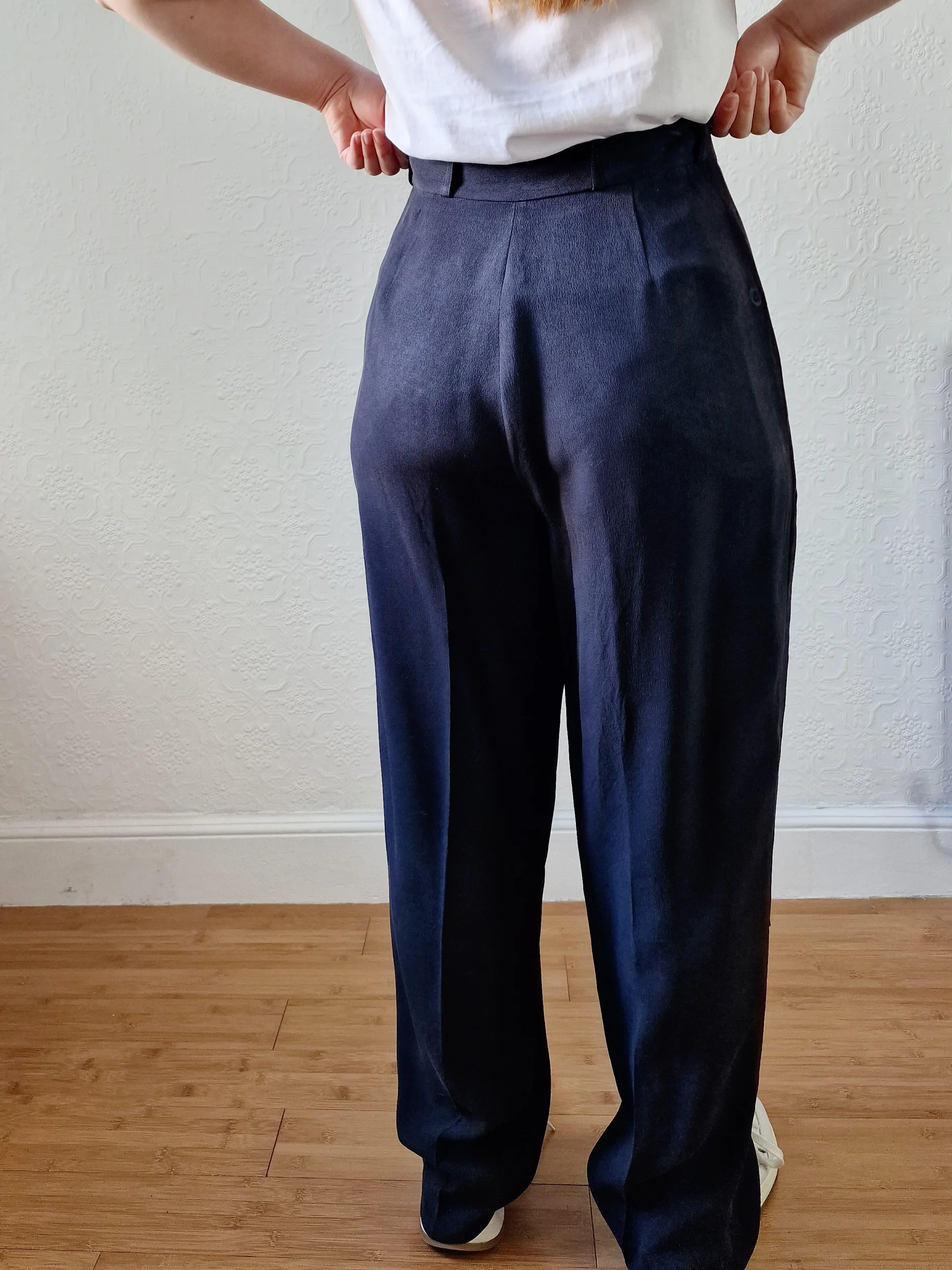 Vintage Black 100% Silk High Waisted Wide Leg Pleated Trousers - L - Image 5