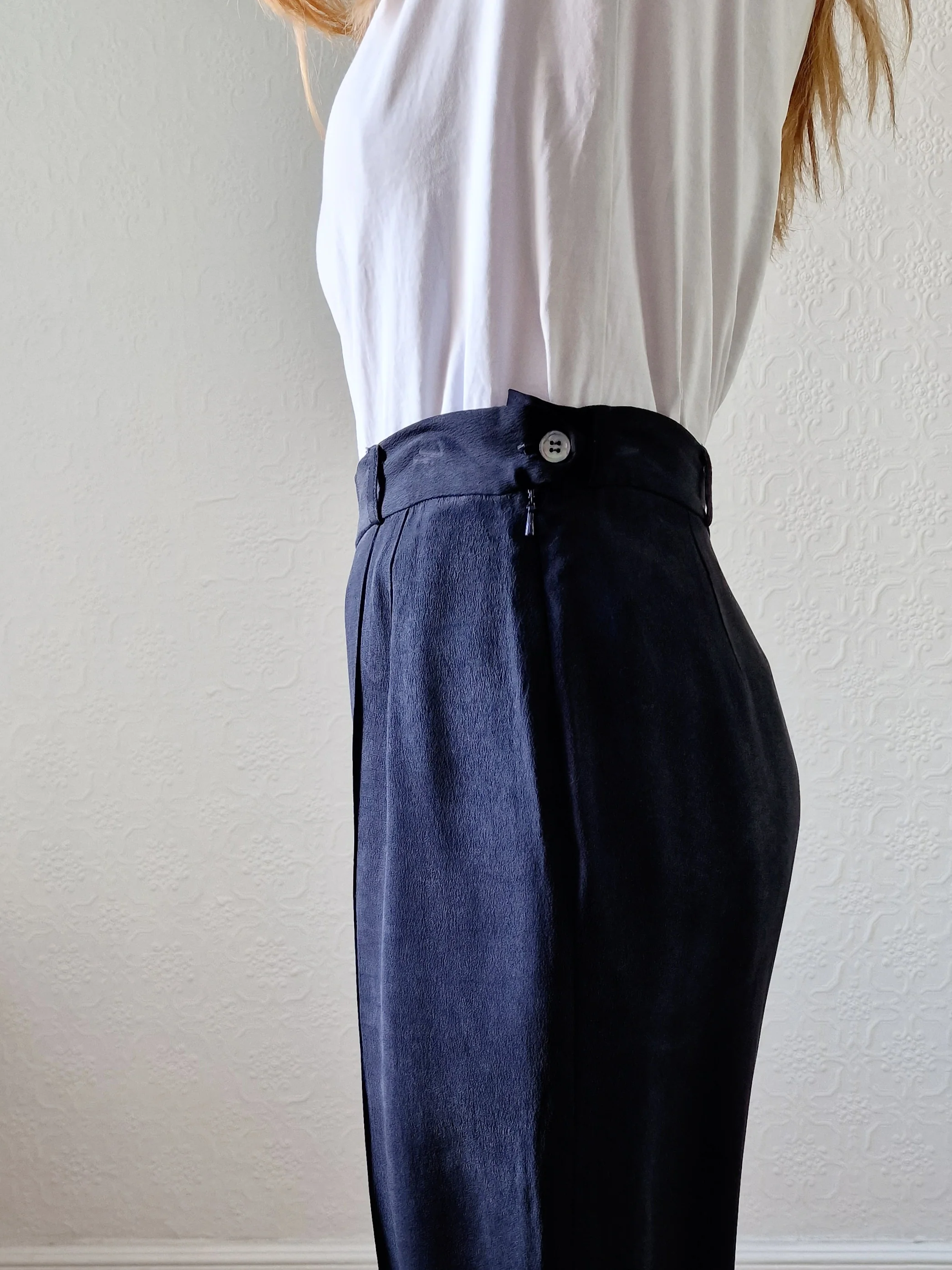 Vintage Black 100% Silk High Waisted Wide Leg Pleated Trousers - L - Image 6