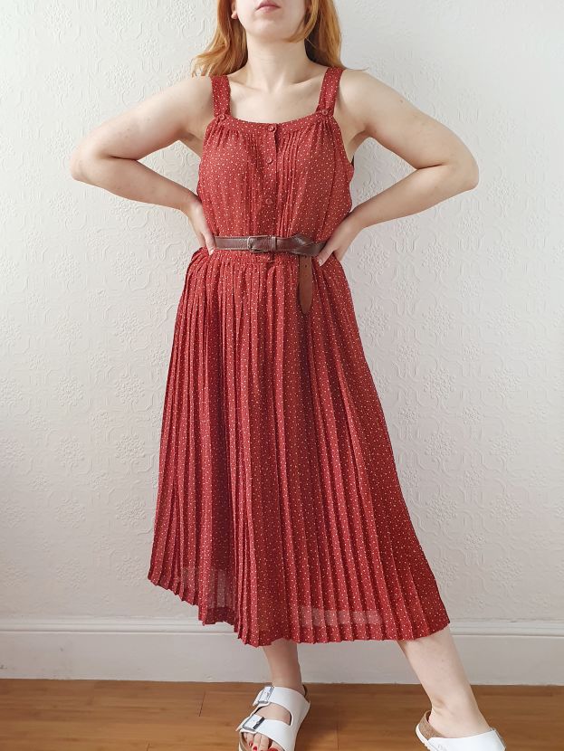 Vintage Brick Red Dotted Sleeveless Dress with Pleated Skirt - M