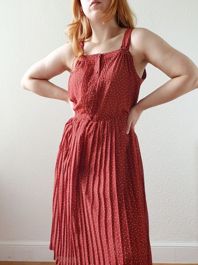 Vintage Brick Red Dotted Sleeveless Dress with Pleated Skirt - M - Image 9