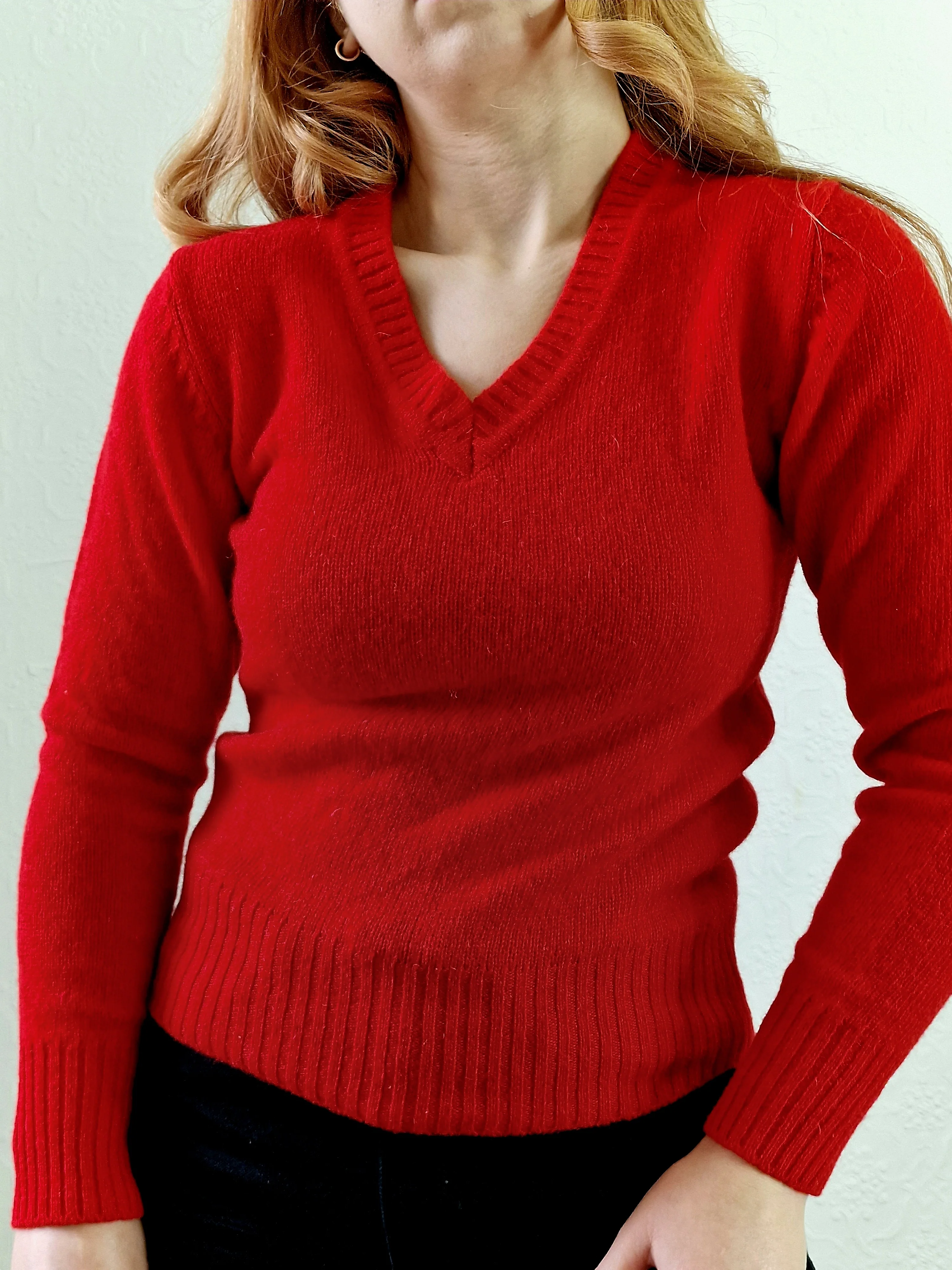 Vintage Bright Red 100% Shetland Wool V-Neck Jumper - XS - Image 10