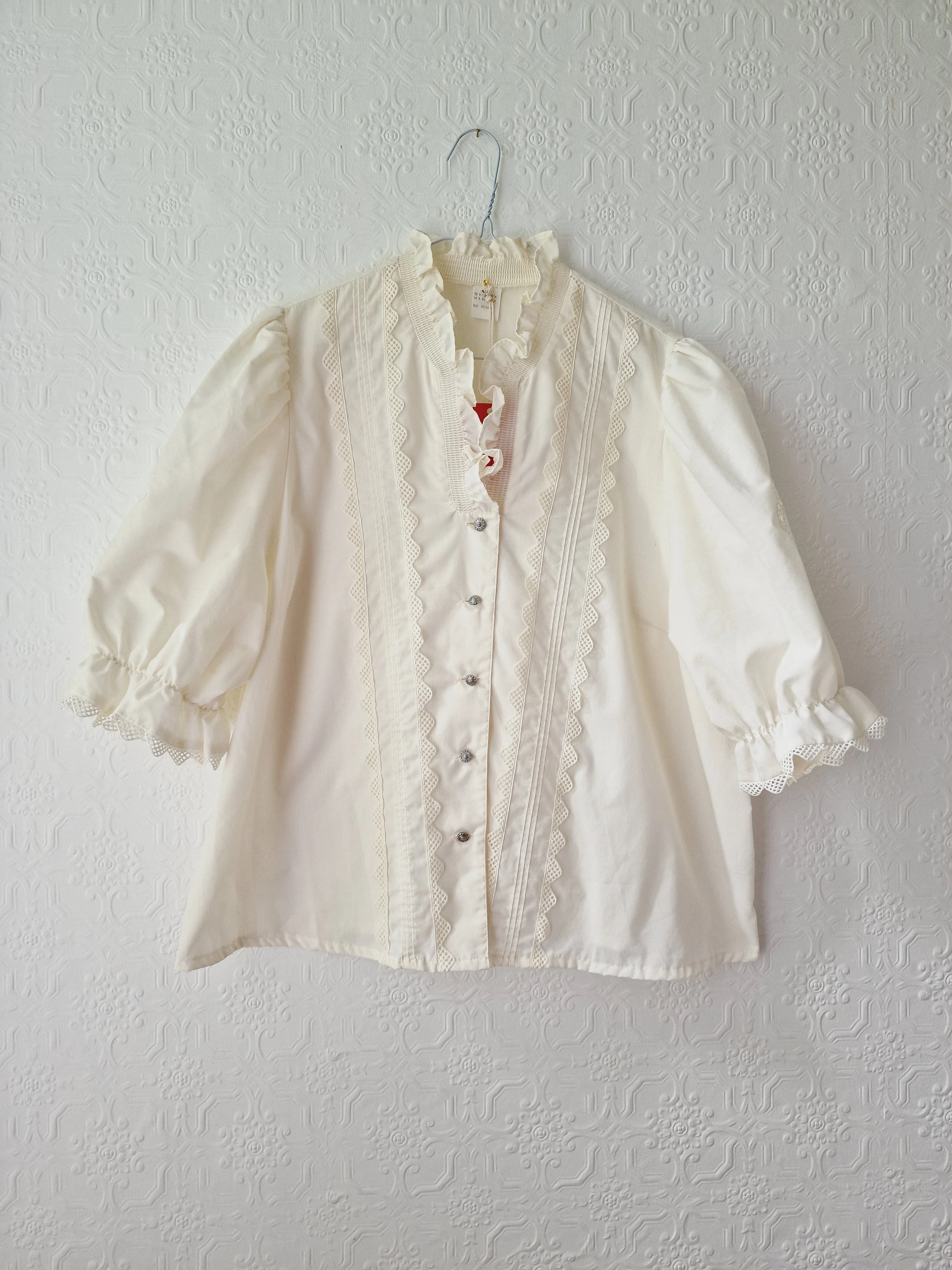 Vintage Cream Austrian Broderie Anglaise Dirndl Blouse with Puff Sleeves - XL - Image 10
