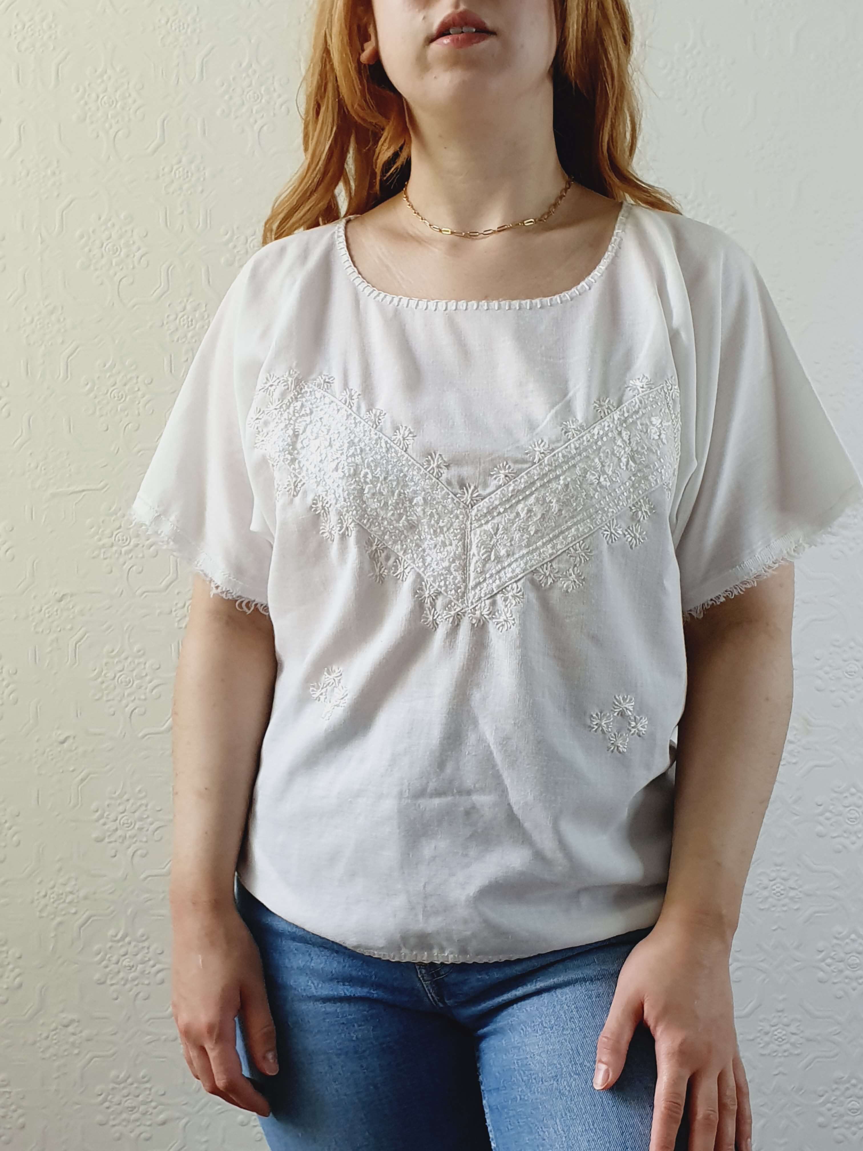 Vintage Cream Embroidered Short Sleeve Top - M/L - Image 9