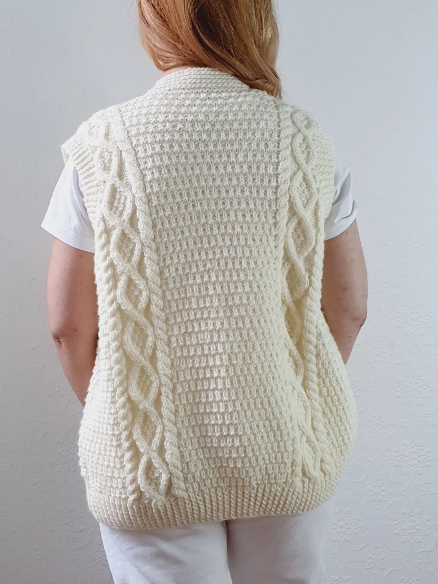 Vintage Cream Handknitted Sleeveless Aran Vest - M/L - Image 5