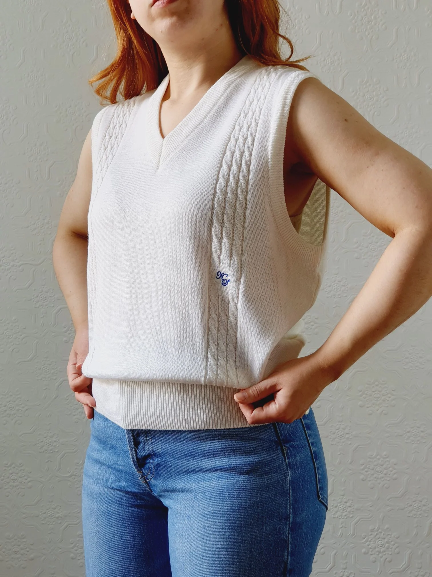 Vintage Cream V-Neck Vest with Cable Knit Detail - S/M - Image 3