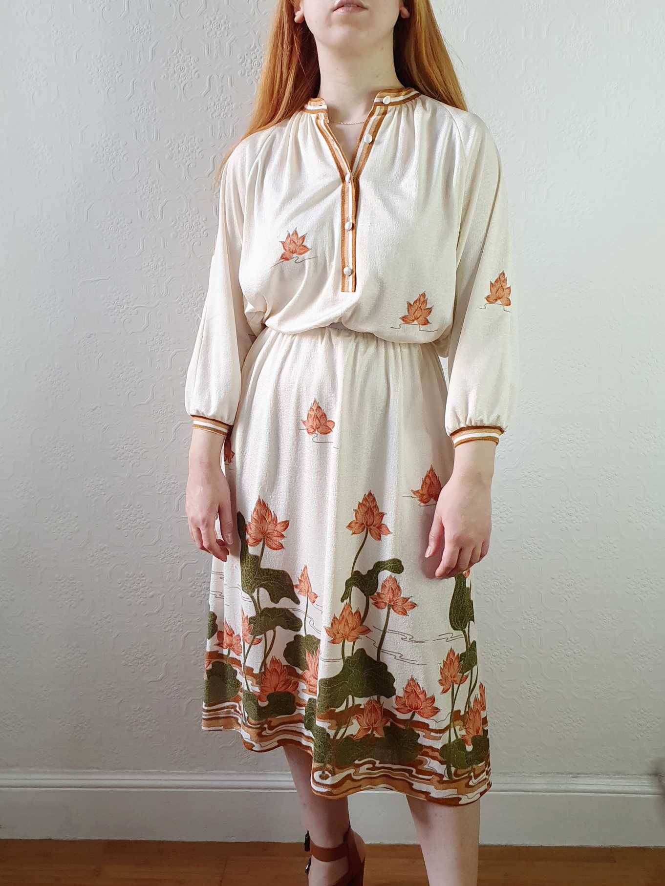 Vintage Floral 70s Tea Dress with Batwing Sleeves - S/M