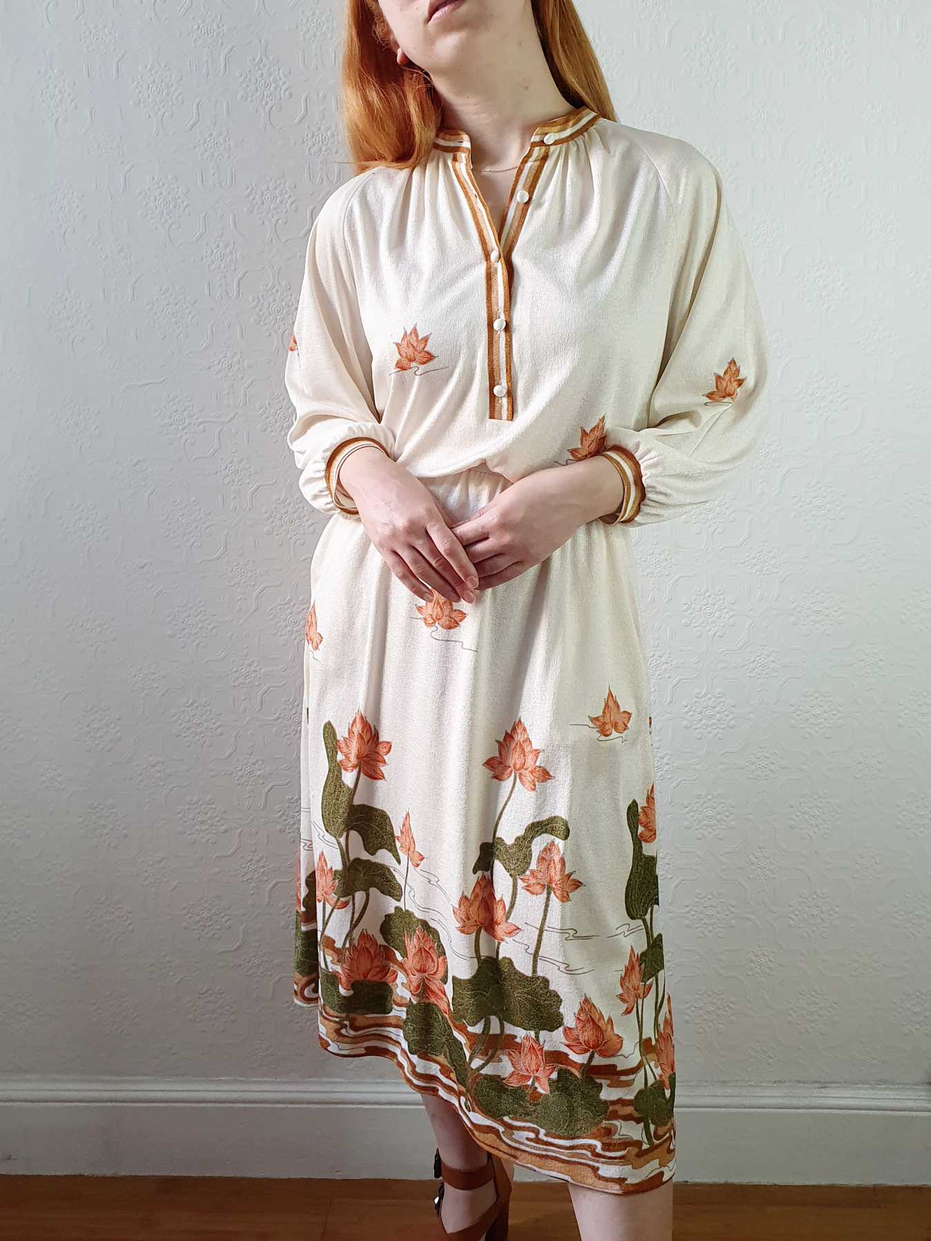 Vintage Floral 70s Tea Dress with Batwing Sleeves - S/M - Image 10