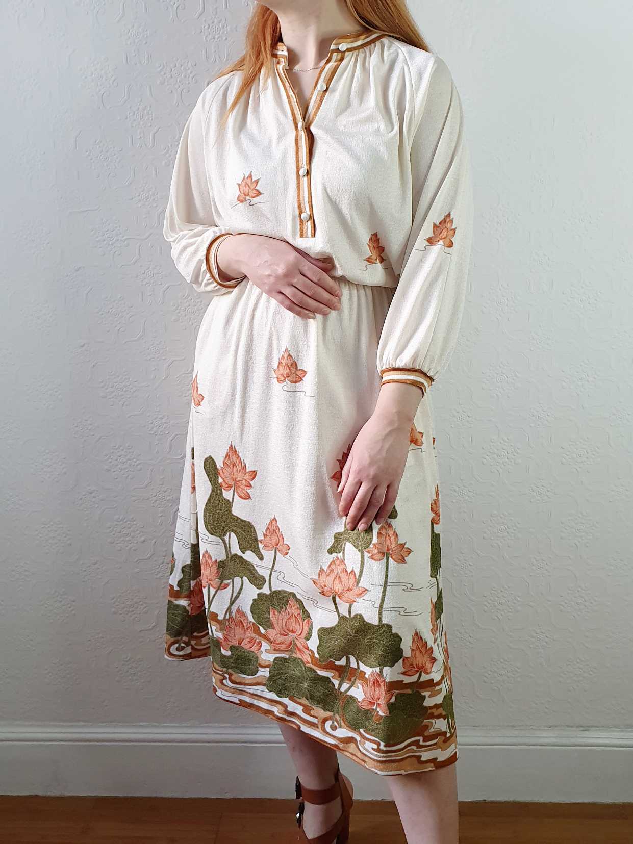 Vintage Floral 70s Tea Dress with Batwing Sleeves - S/M - Image 11