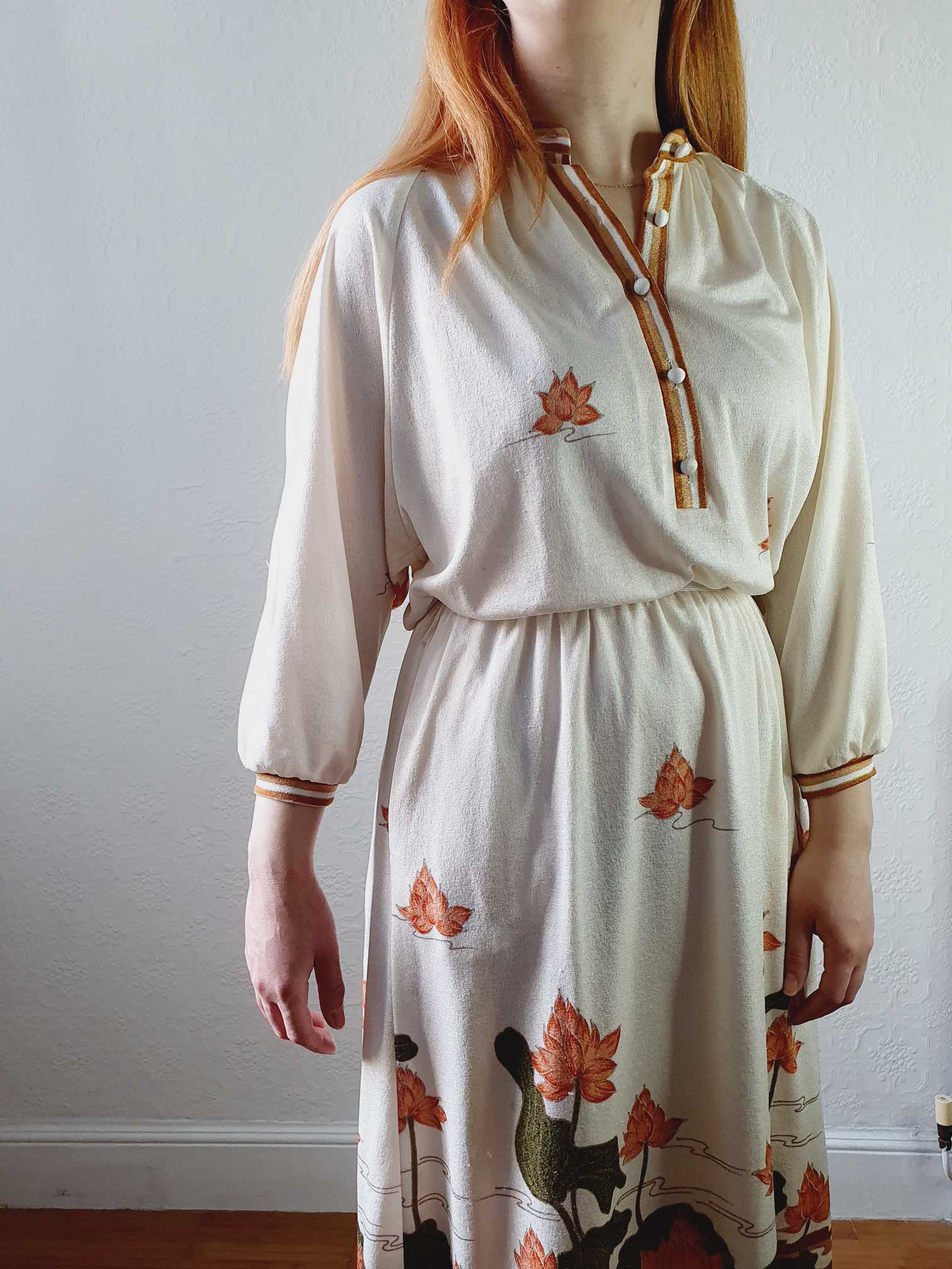 Vintage Floral 70s Tea Dress with Batwing Sleeves - S/M - Image 12