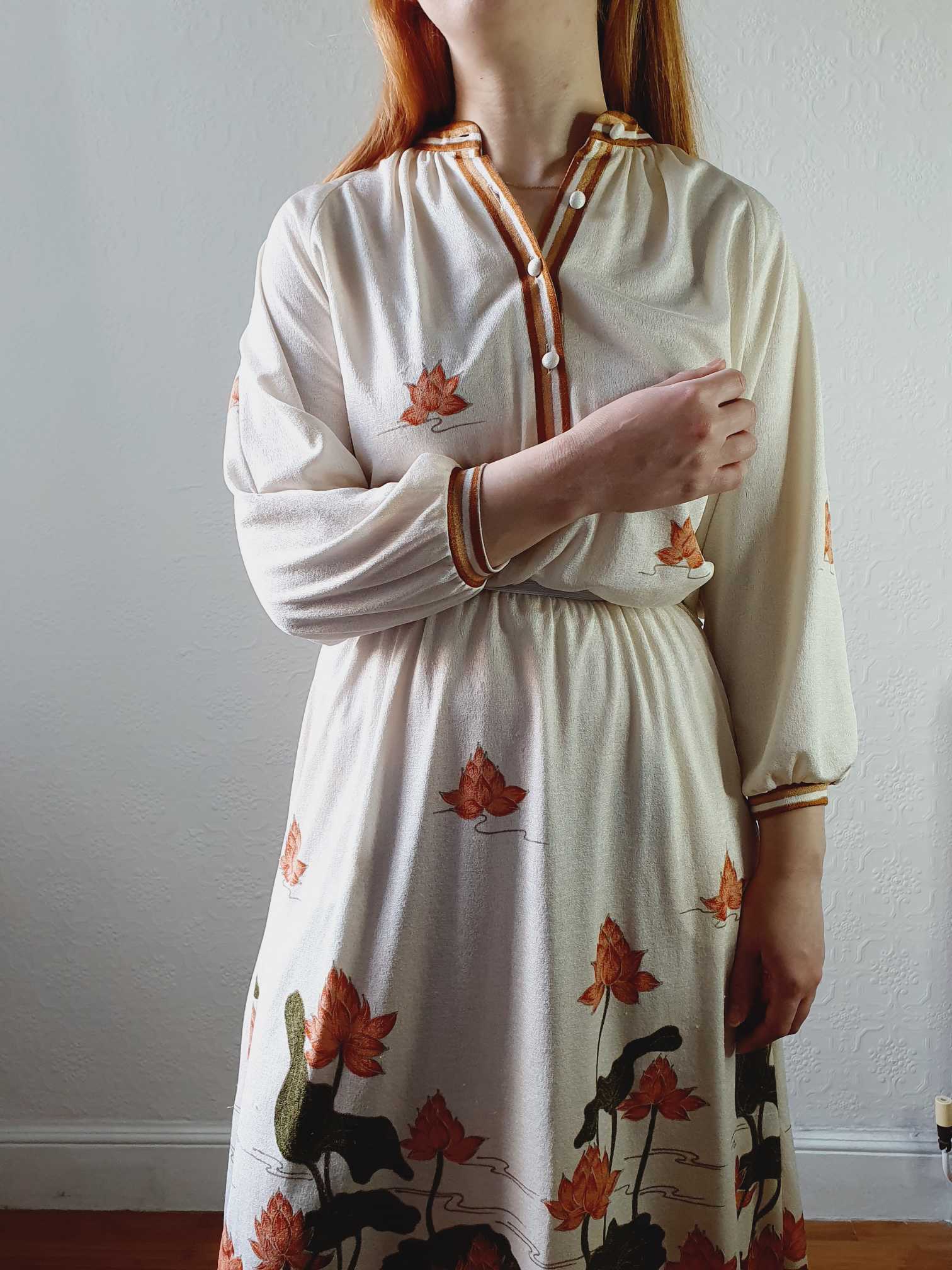 Vintage Floral 70s Tea Dress with Batwing Sleeves - S/M - Image 4