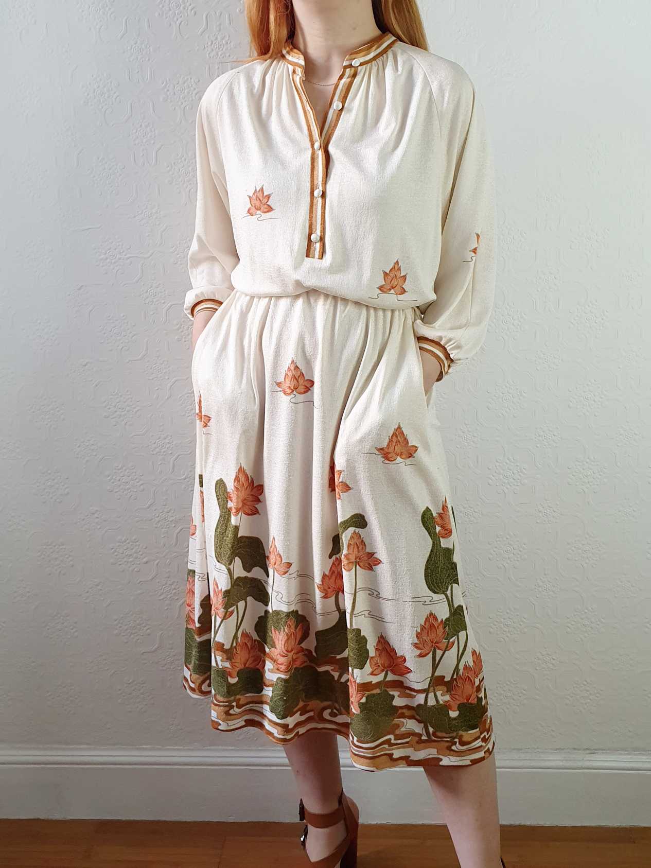 Vintage Floral 70s Tea Dress with Batwing Sleeves - S/M - Image 9