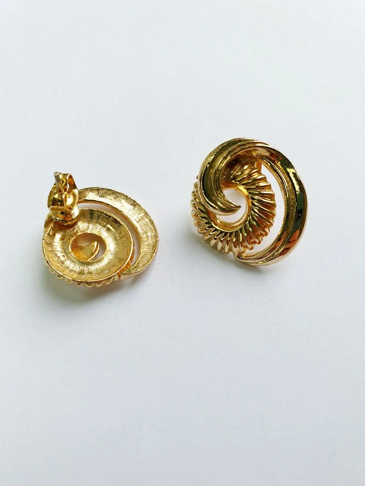 Vintage Gold Plated 1980s Stud Earrings - Image 4