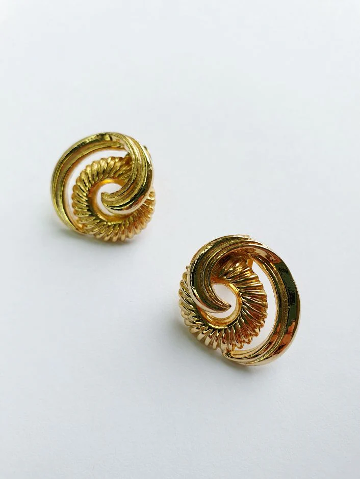 Vintage Gold Plated 1980s Stud Earrings - Image 6