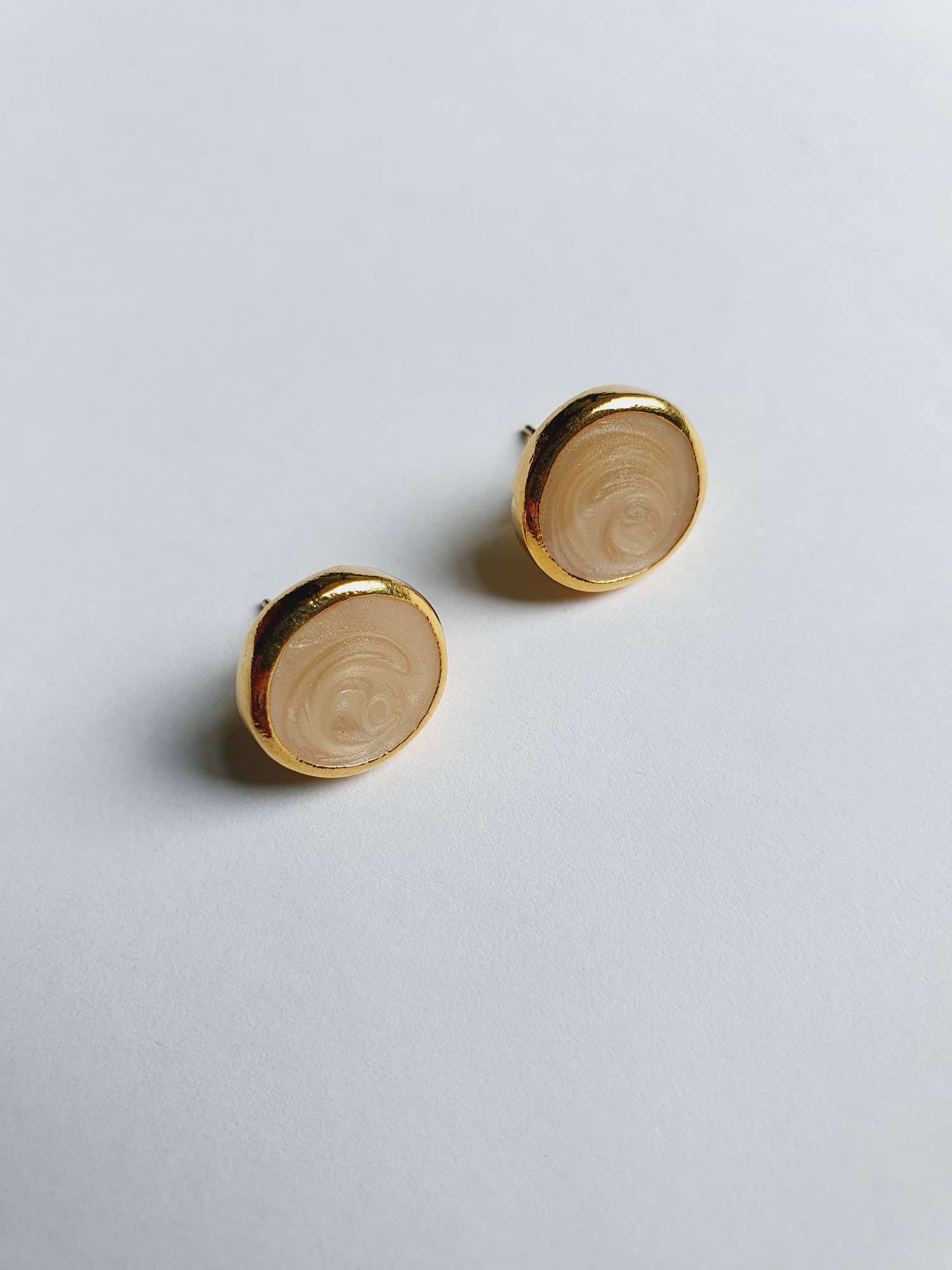 Vintage Gold Plated Beige Enamel Round Stud Earrings - Image 4