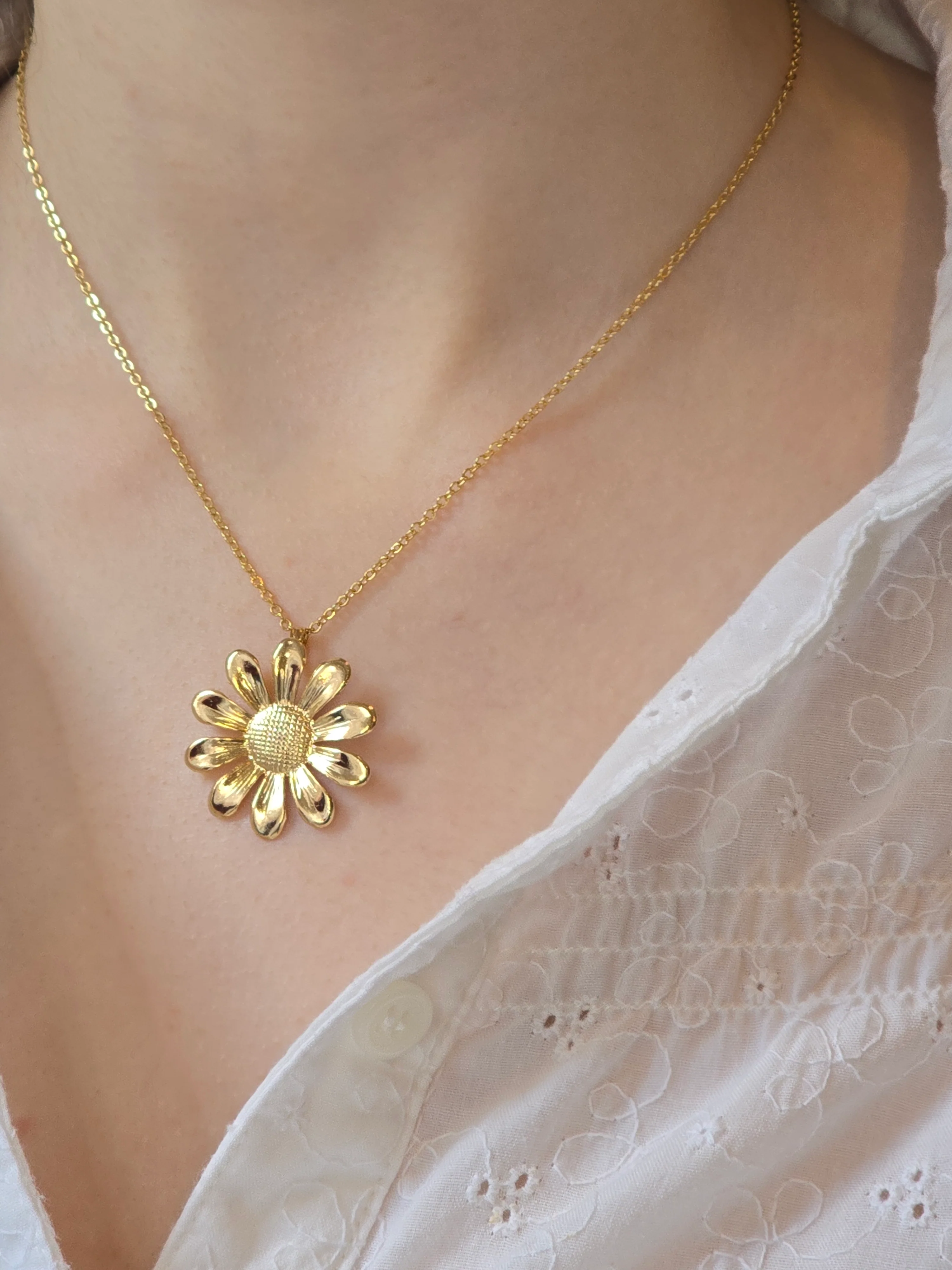 Vintage Gold Plated Cable Chain Necklace With Big Flower Charm - Image 6