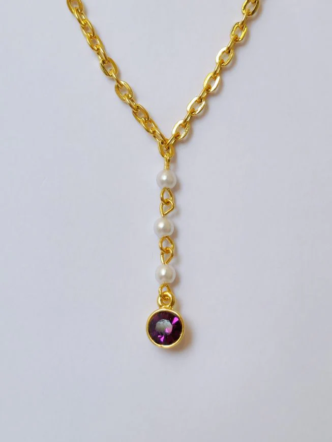 Vintage Gold Plated Cable Chain Pendant Necklace with a Purple Crystal and Pearl Charm - Image 4