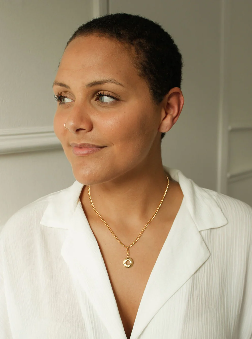 Vintage Gold Plated Curb Chain Pendant Necklace with Circle Charm - Image 4