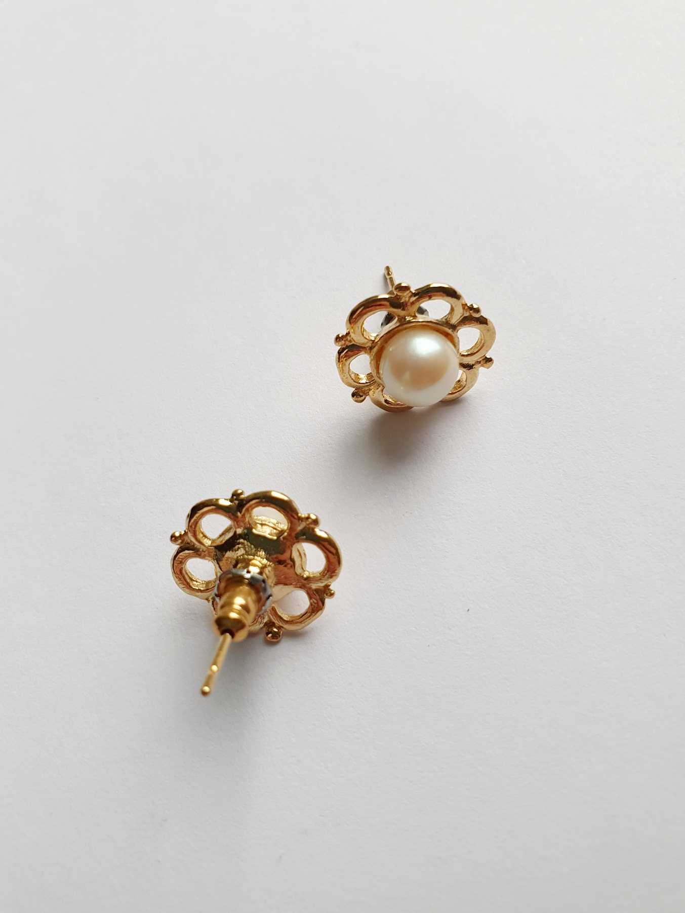 Vintage Gold Plated Flower & Pearl Stud Earrings - Image 4