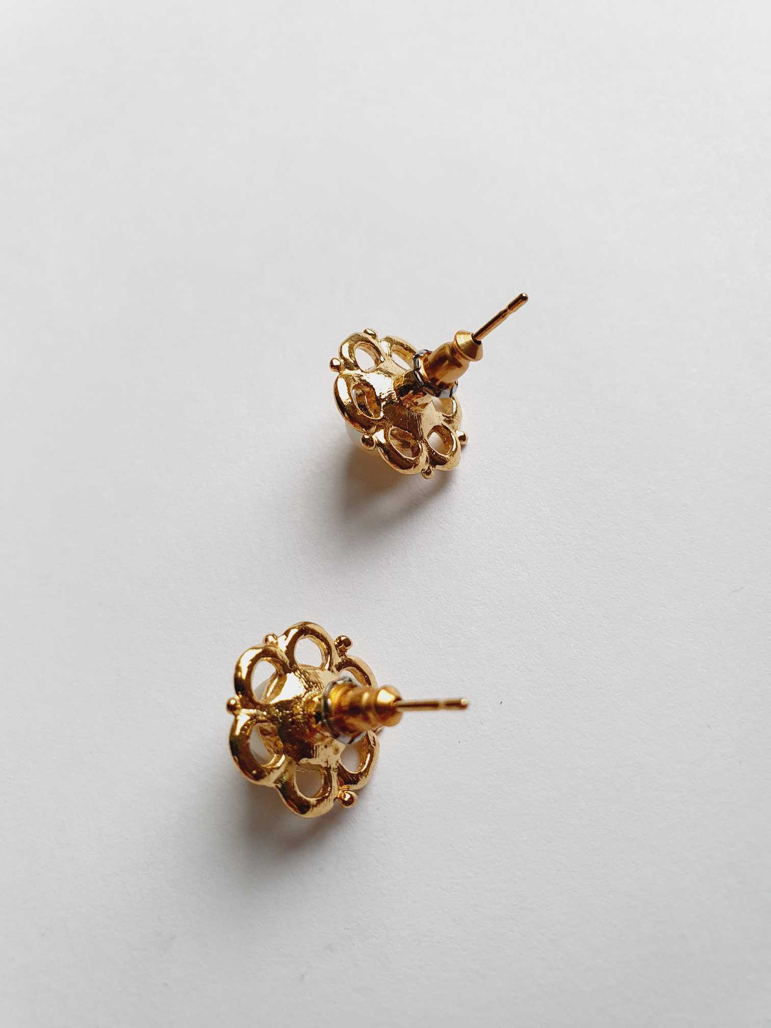 Vintage Gold Plated Flower & Pearl Stud Earrings - Image 5