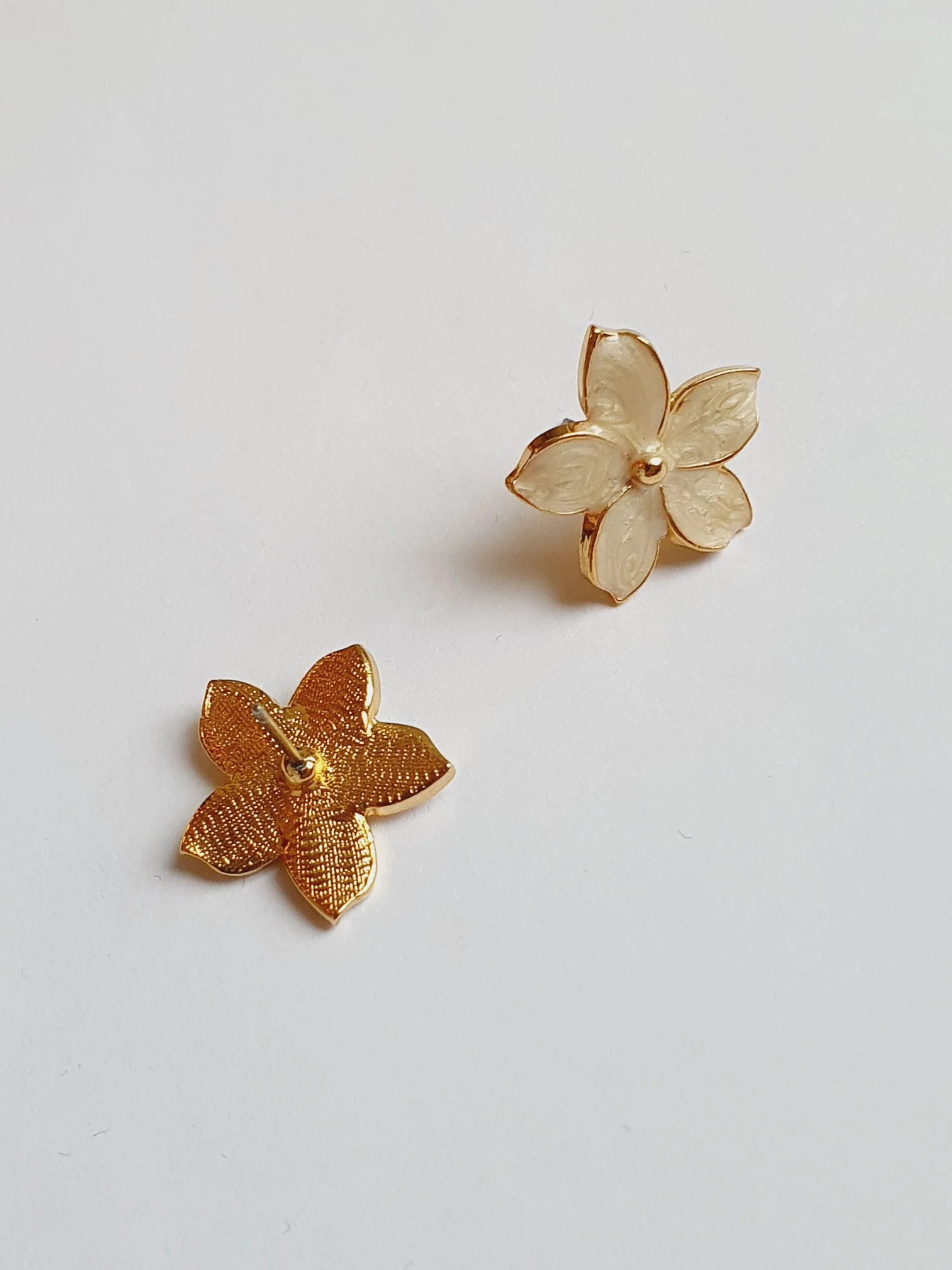 Vintage Gold Plated Flower Stud Earrings - Image 4
