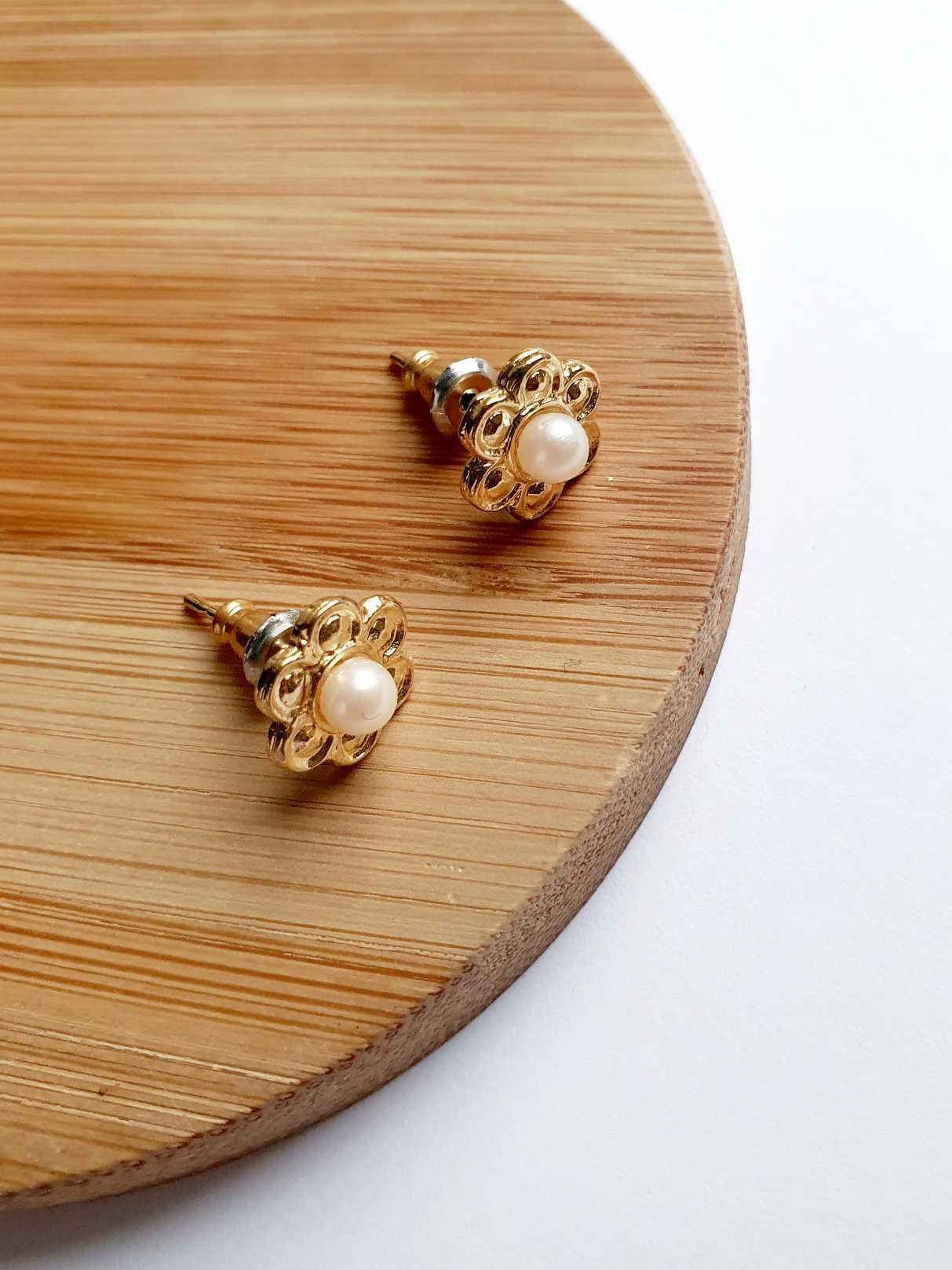 Vintage Gold Plated Flower Stud Earrings with Faux Pearl - Image 7