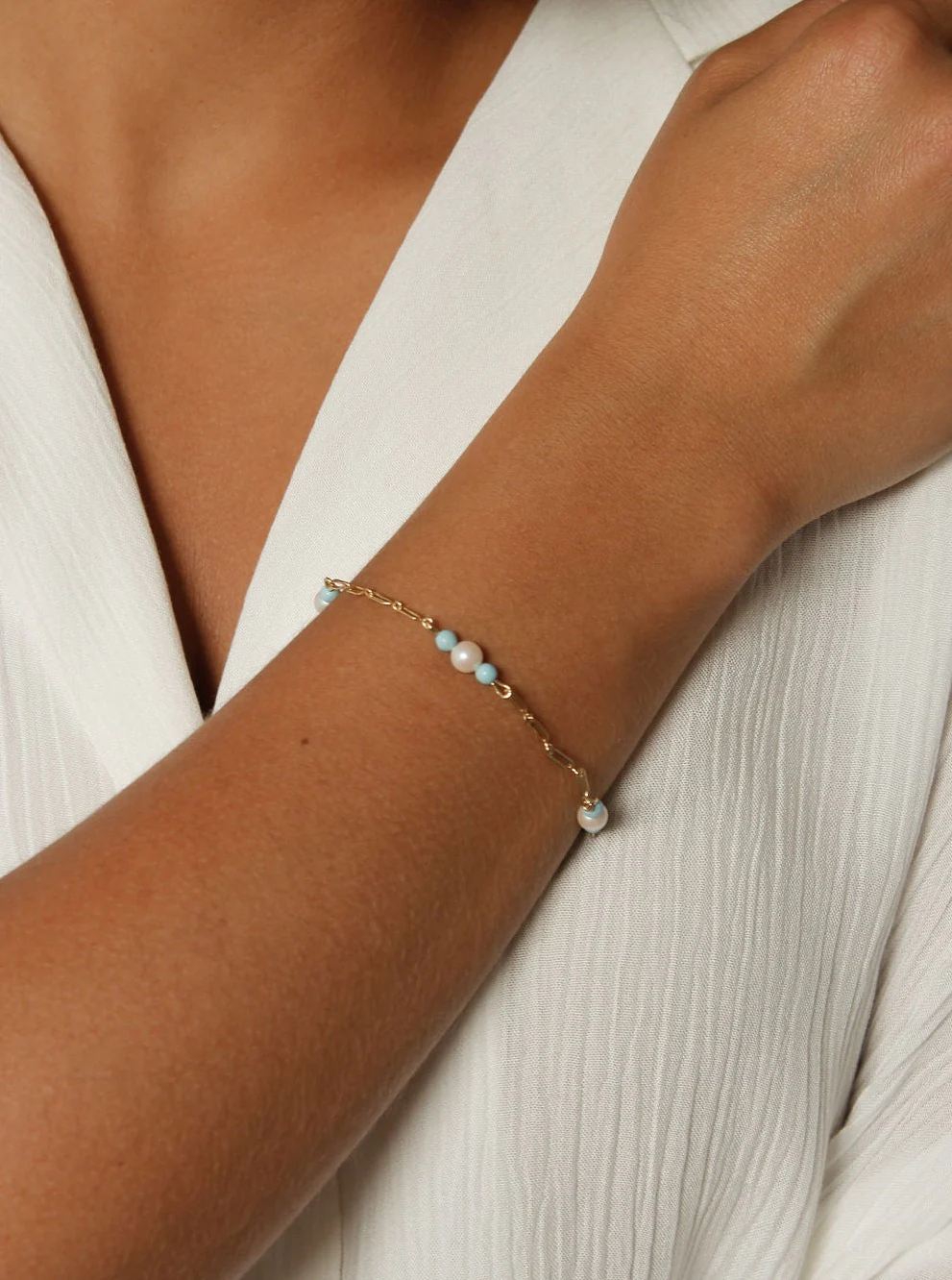 Vintage Gold Plated Paperclip Chain Bracelet with Faux Pearls and Blue Beads - Image 3