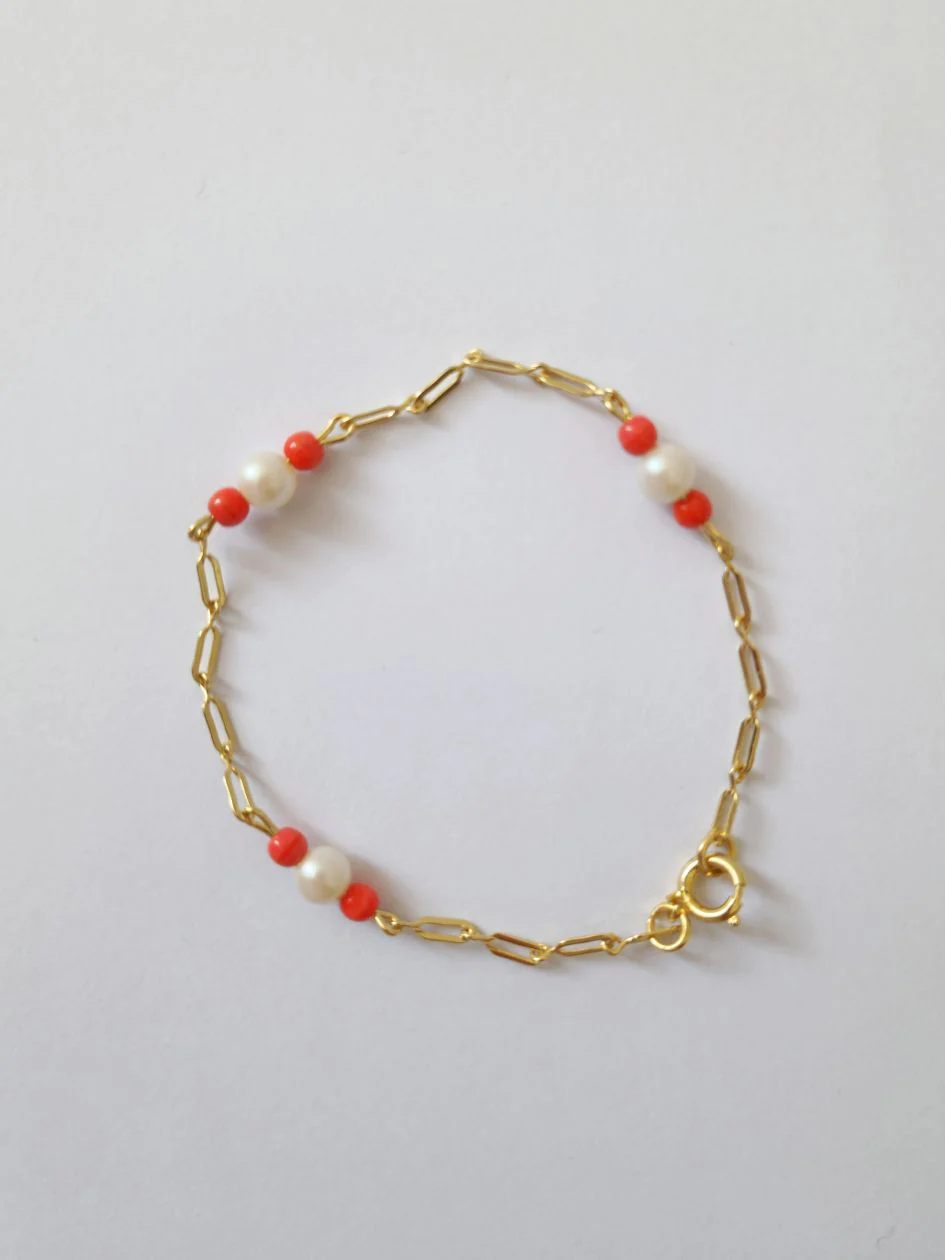 Vintage Gold Plated Paperclip Chain Bracelet with Faux Pearls and Pink Beads - Image 4