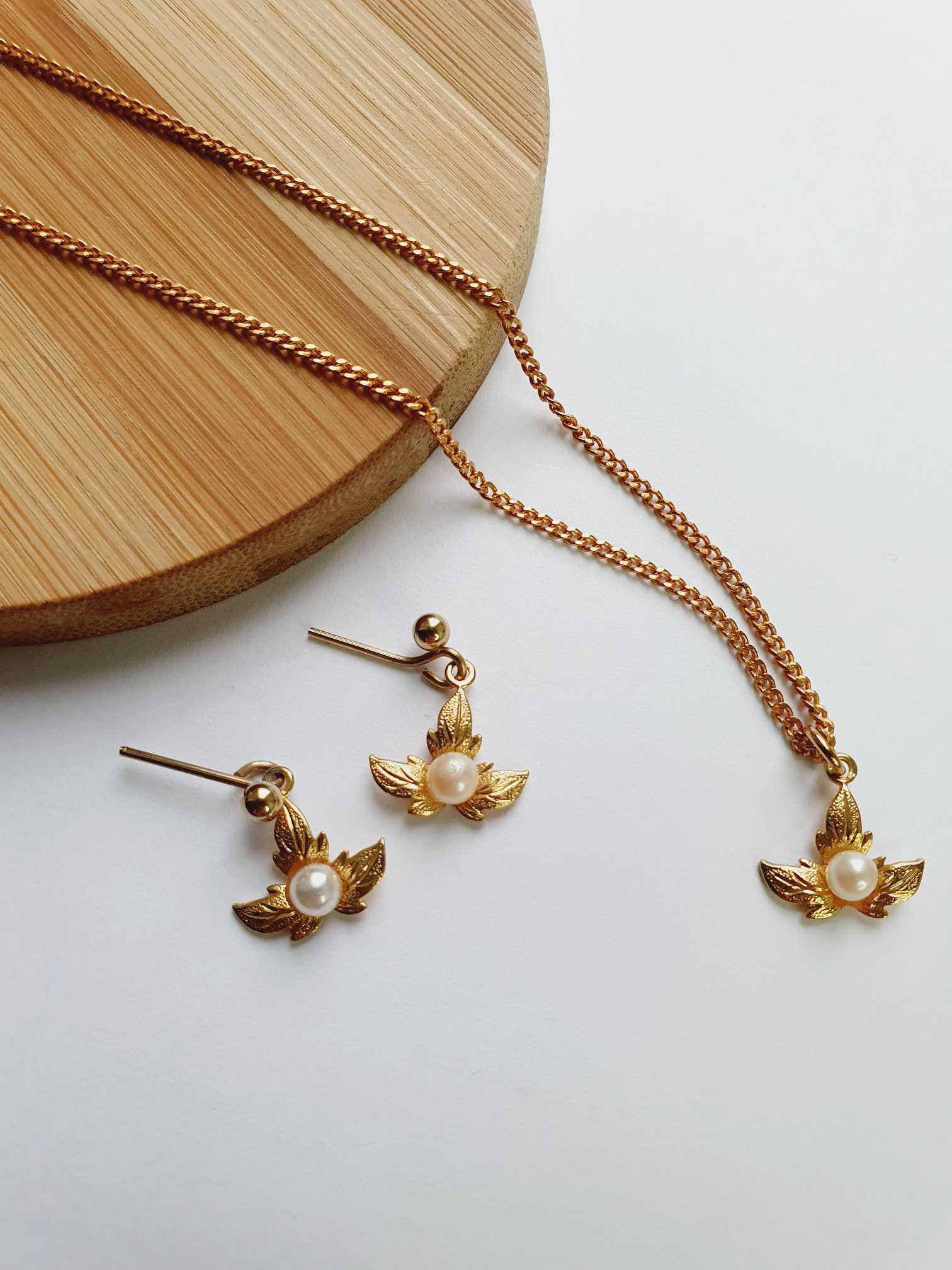 Vintage Gold Plated Pear Leaf Earring & Necklace Set