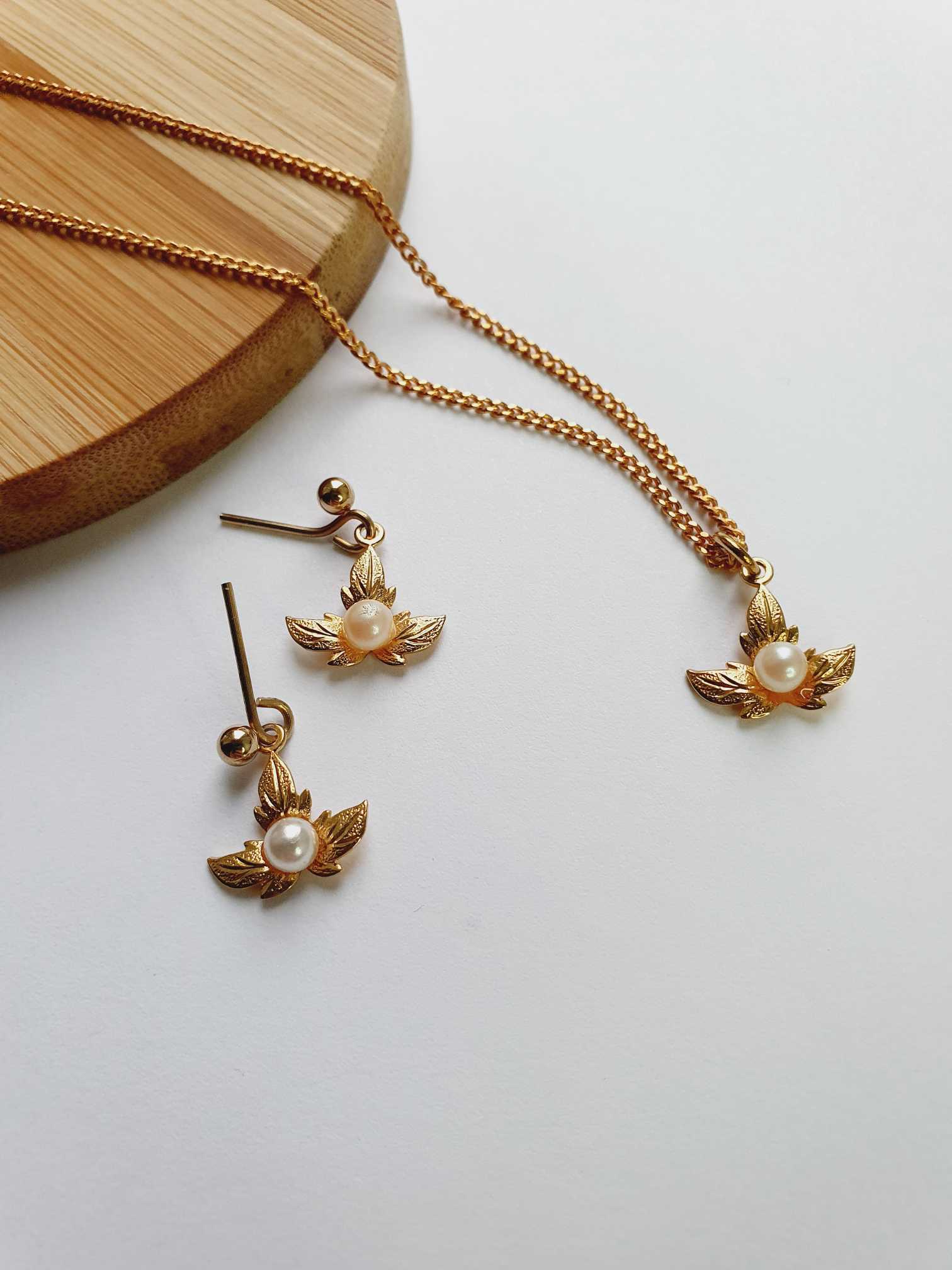 Vintage Gold Plated Pear Leaf Earring & Necklace Set - Image 4