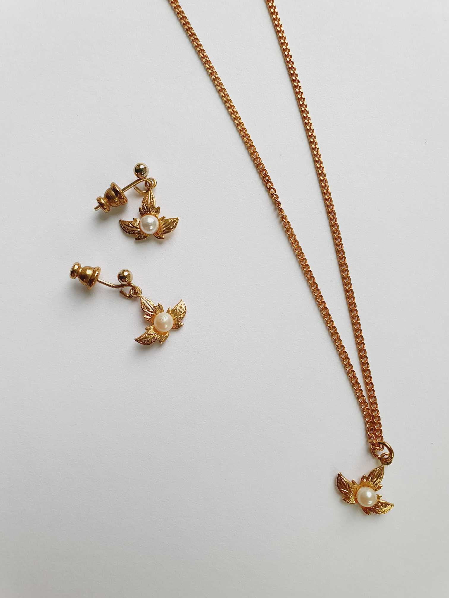 Vintage Gold Plated Pear Leaf Earring & Necklace Set - Image 5