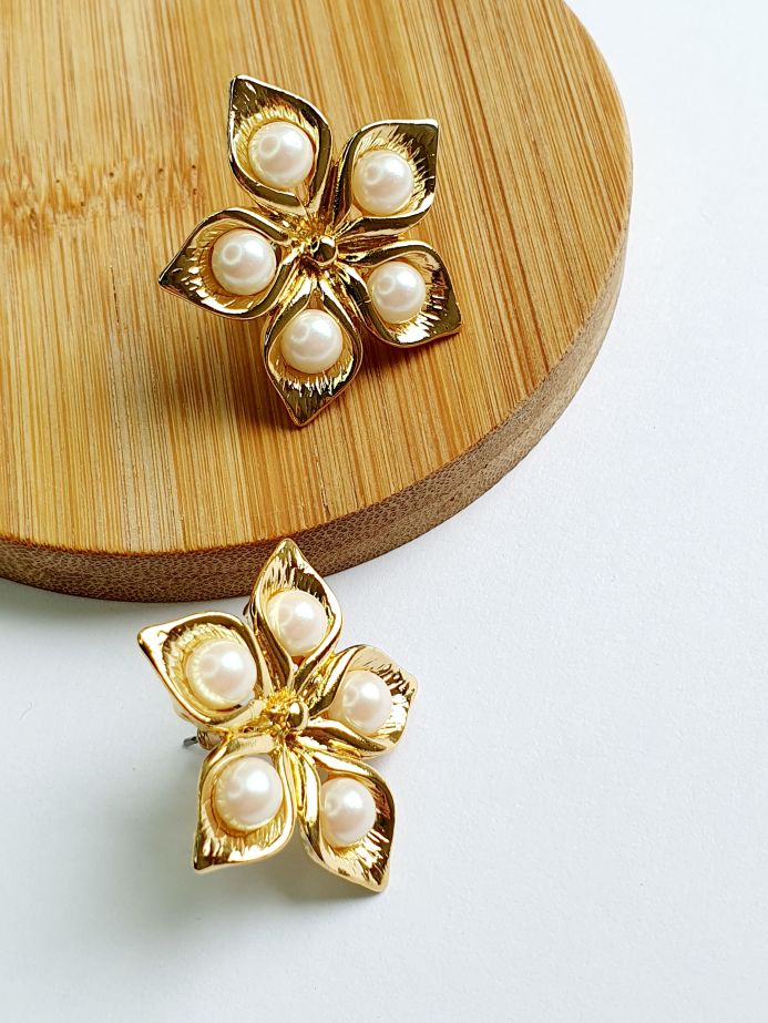 Vintage Gold Plated Pearl Flower Stud Earrings - Image 8