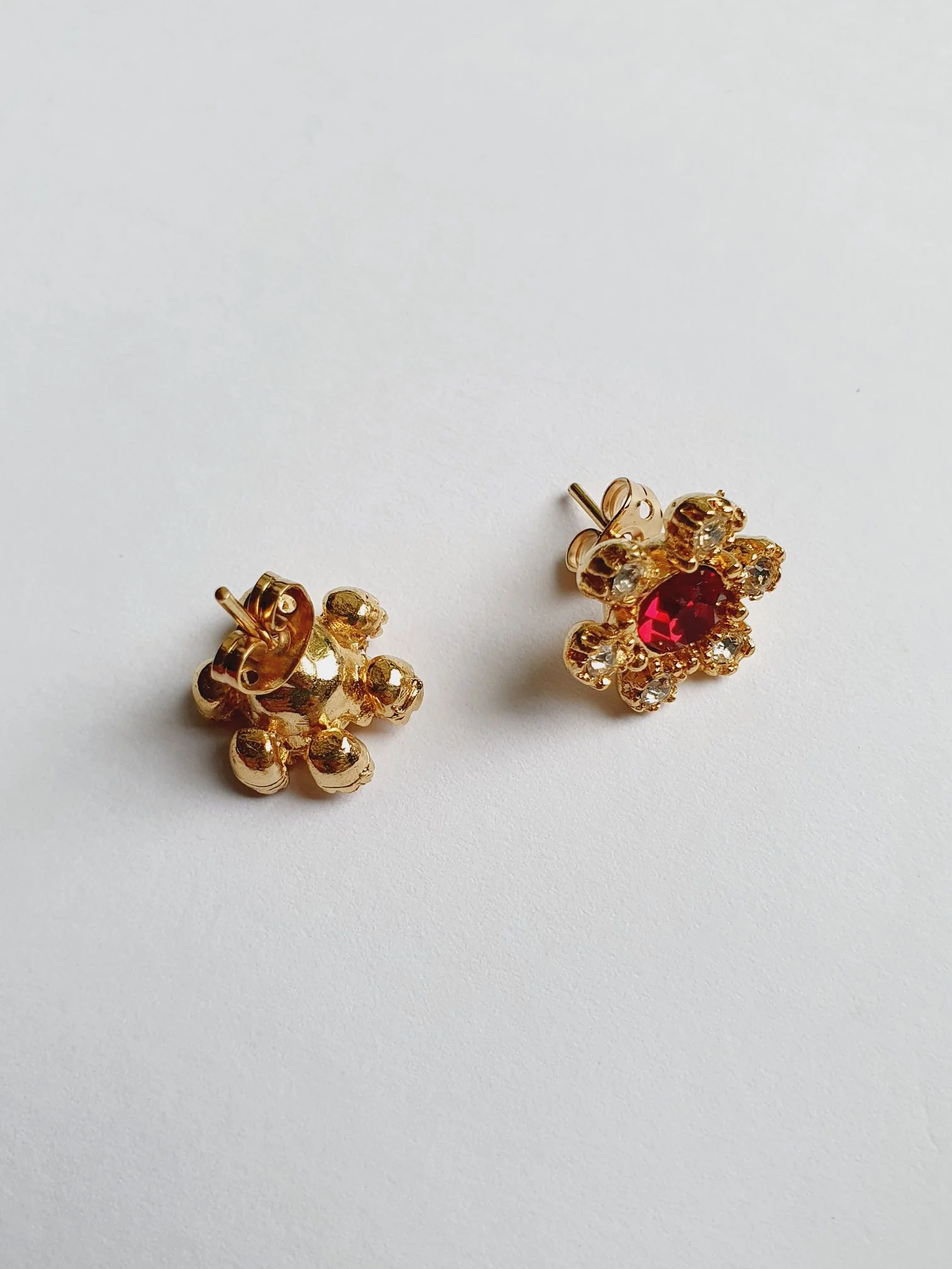 Vintage Gold Plated Red & Clear Crystal Flower Stud Earrings - Image 4