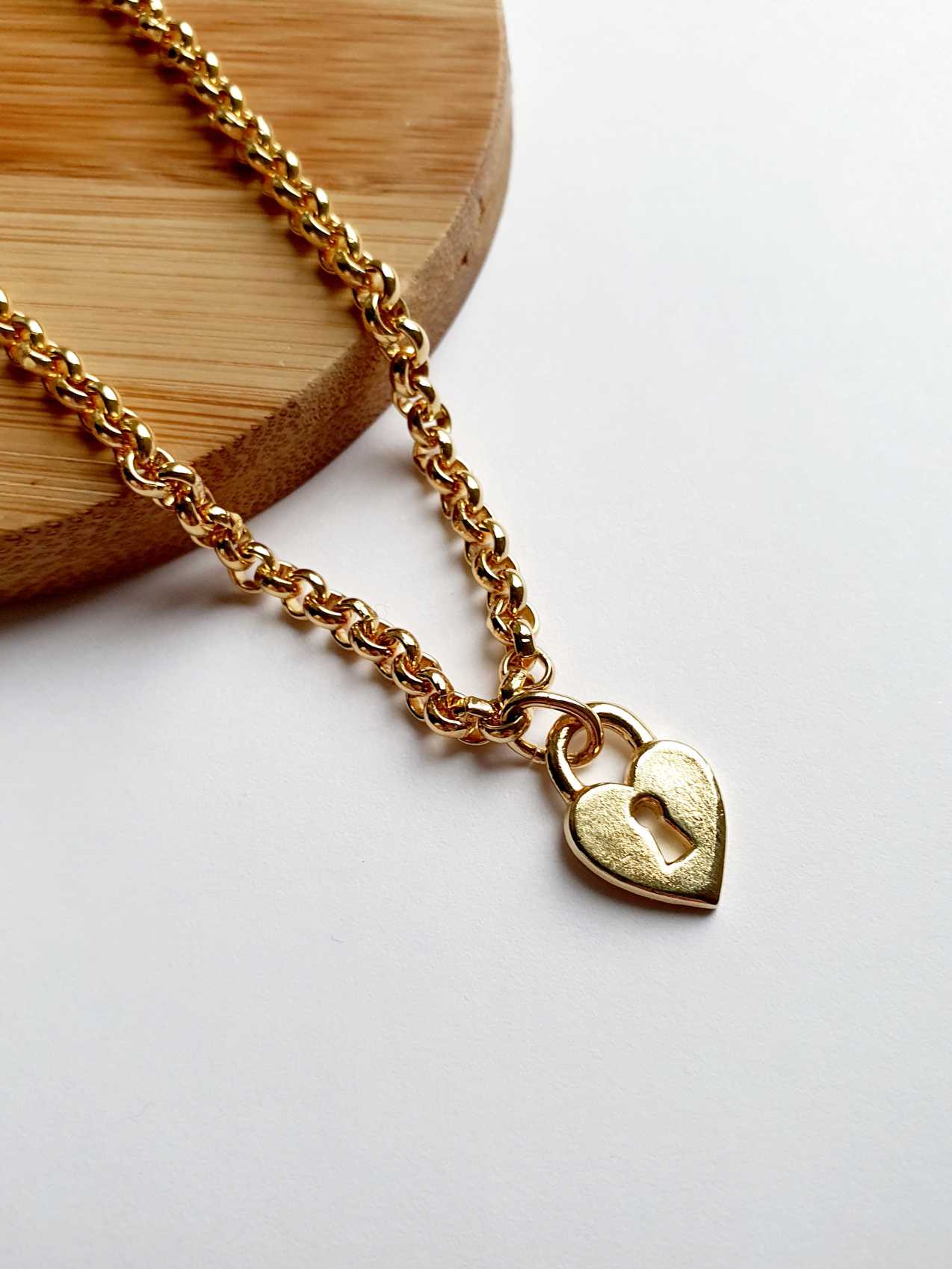 Vintage Gold Plated Rolo Chain Necklace with Heart Padlock Charm - Image 3
