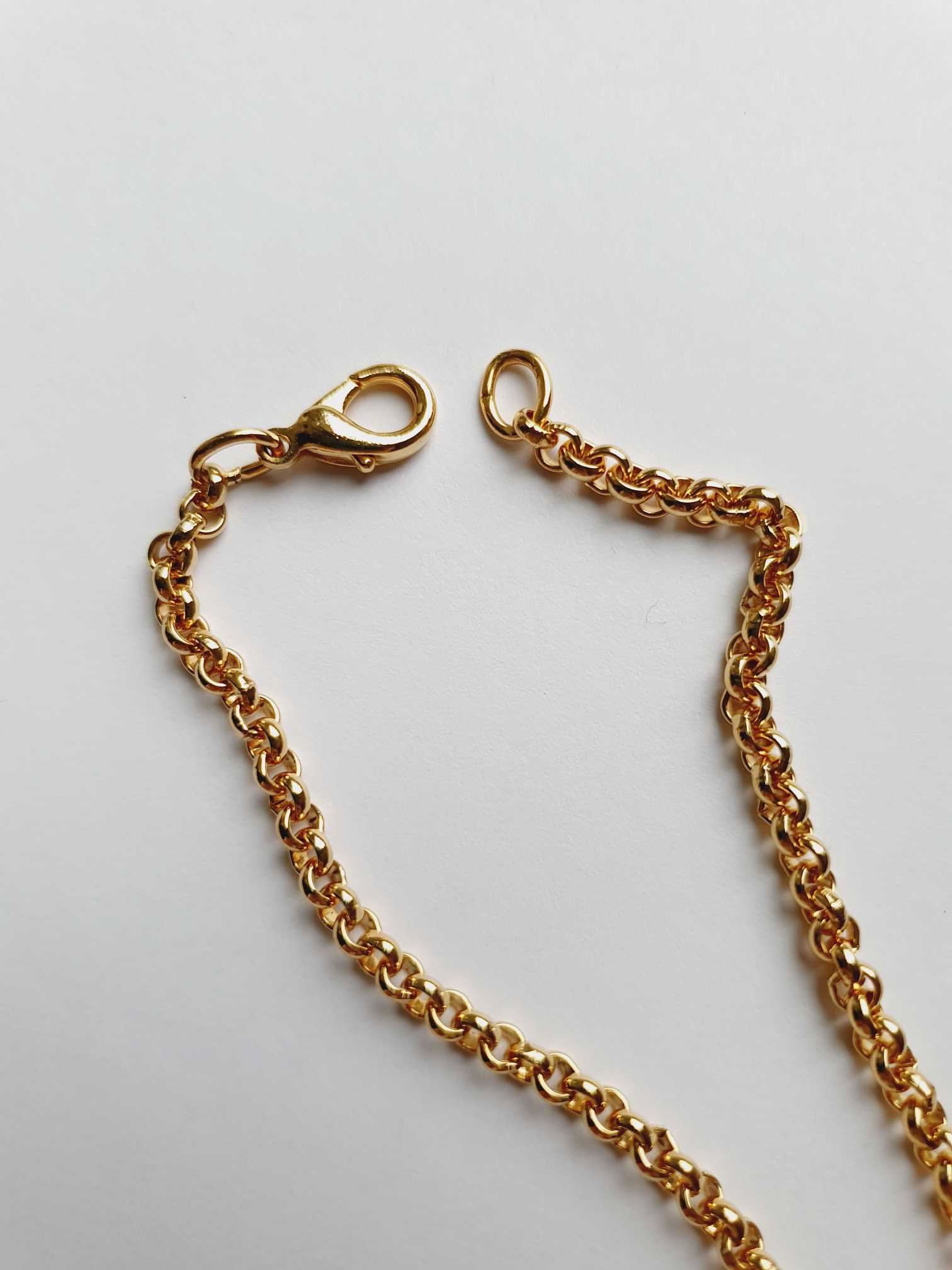 Vintage Gold Plated Rolo Chain Necklace with Heart Padlock Charm - Image 5