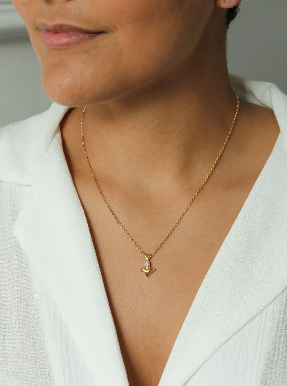 Vintage Gold Plated Thin Cable Chain Pendant Necklace with Heart Charm - Image 2