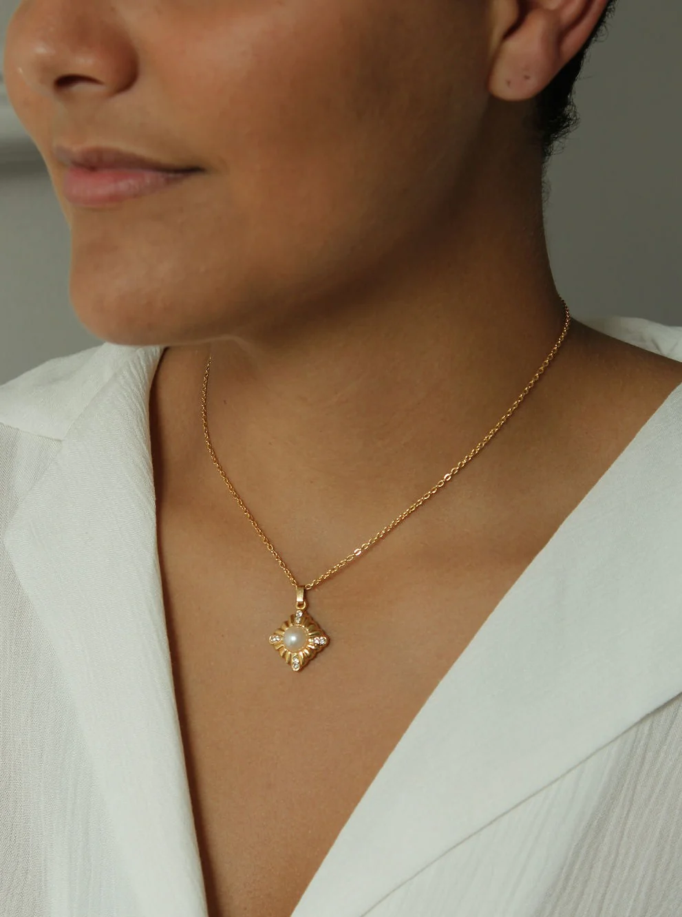 Vintage Gold Plated Thin Cable Chain Pendant Necklace with Pearl and Crystals