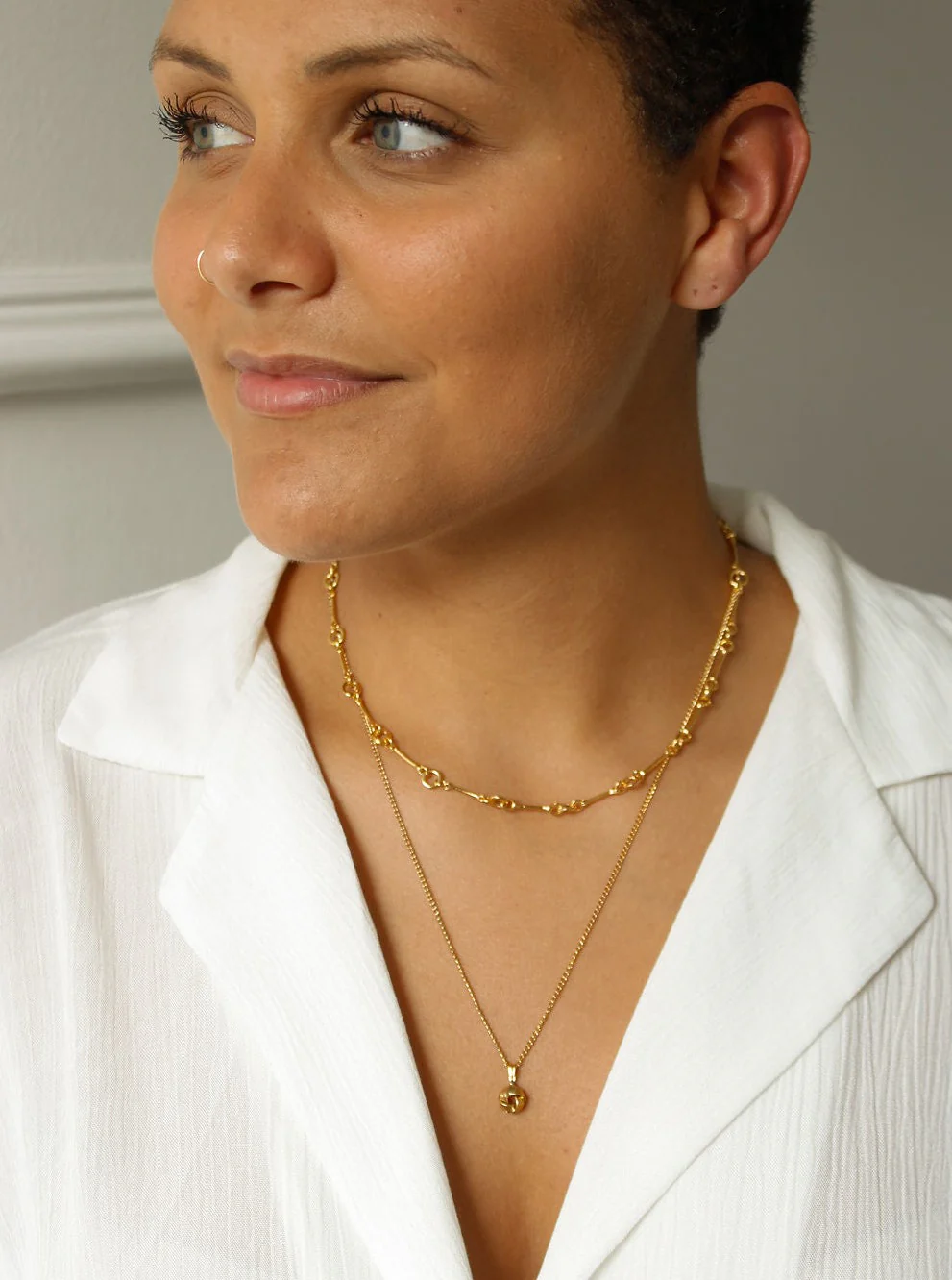 Vintage Gold Plated Thin Curb Chain Pendant Necklace with Twisted Knot Charm - Image 2
