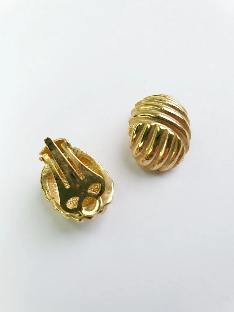 Vintage Gold Toned 1980s Clip On Earrings - Image 3